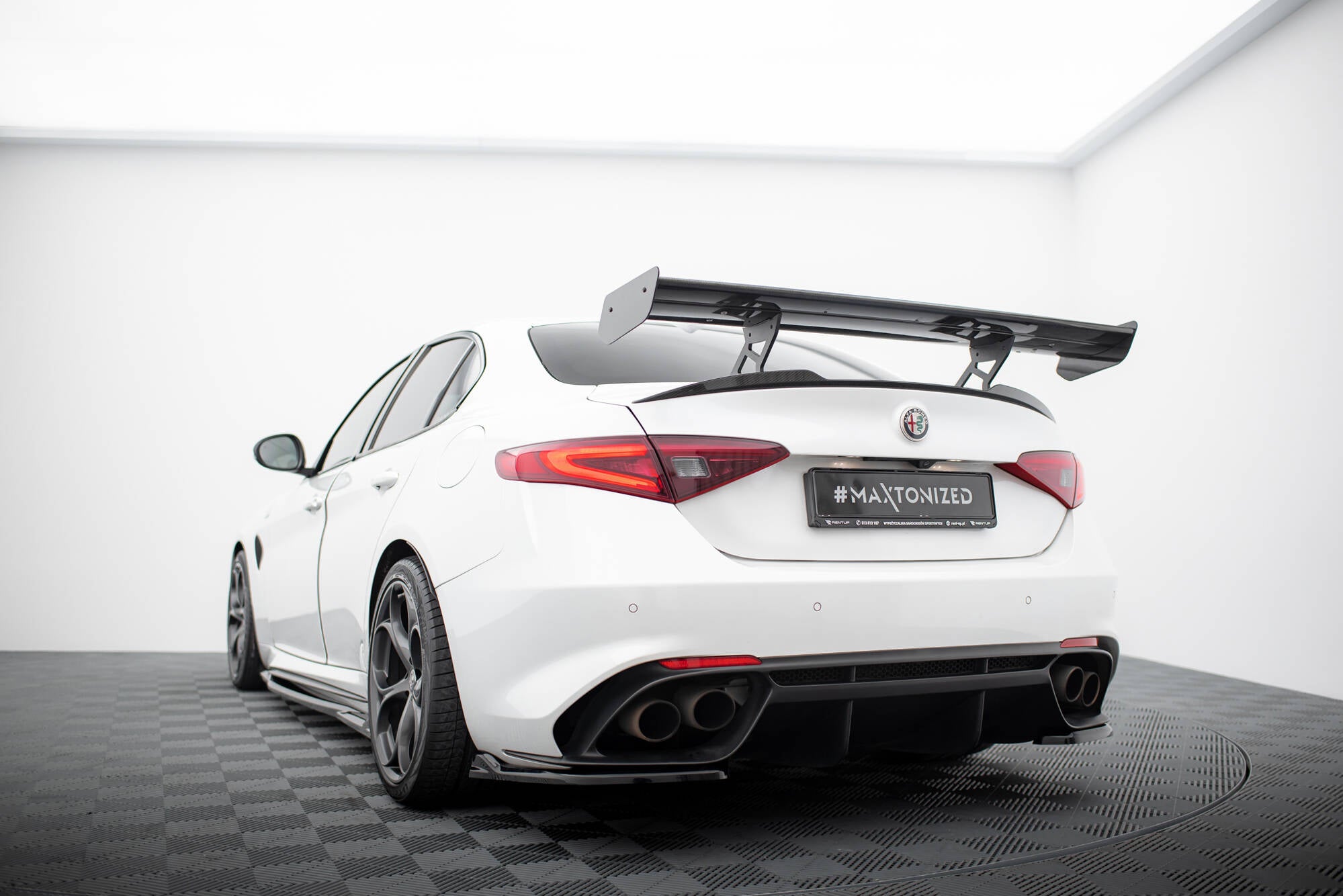 Hiilispoileri alfa romeo giulia quadrifoglio