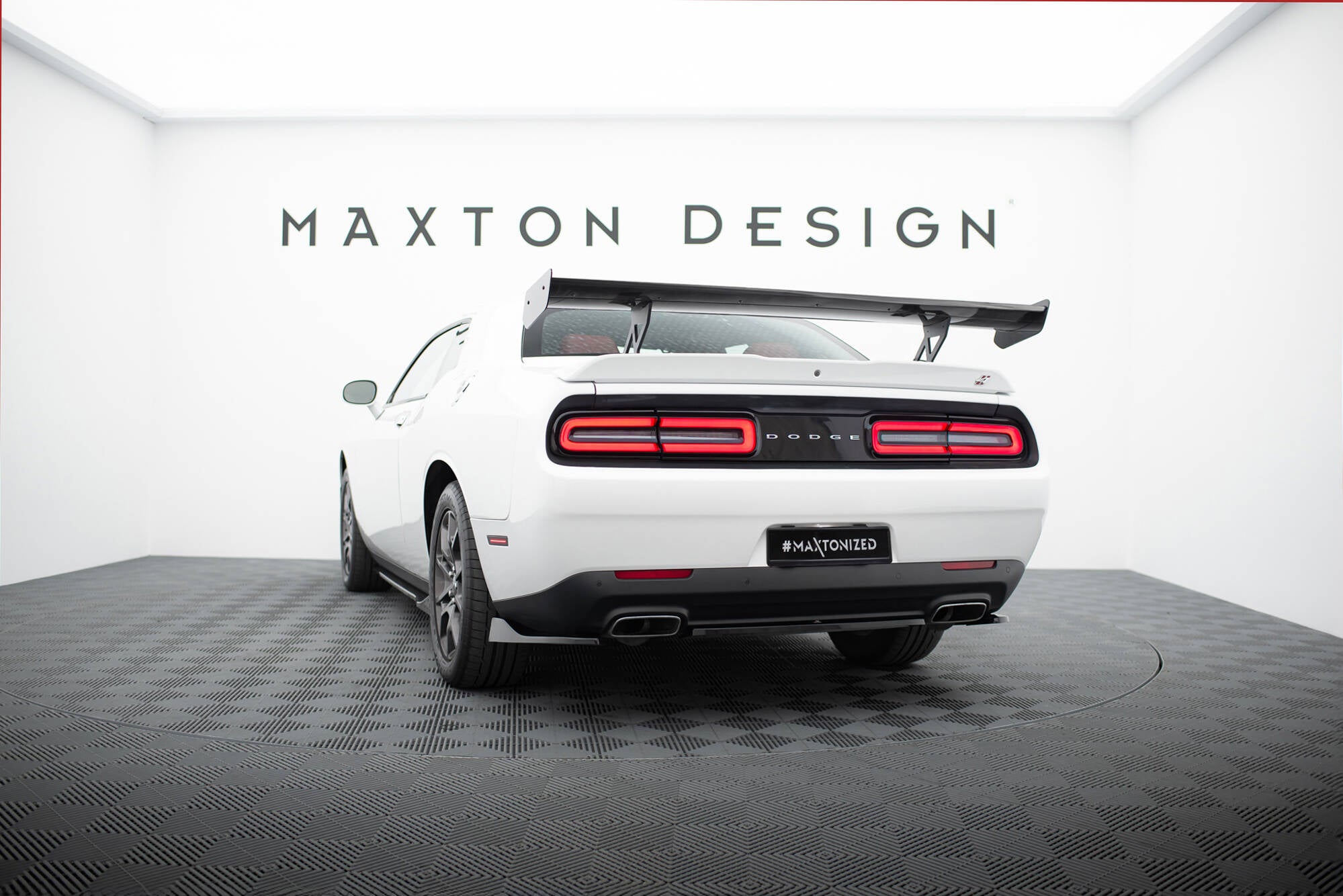 Carbon spoiler  dodge challenger mk3
