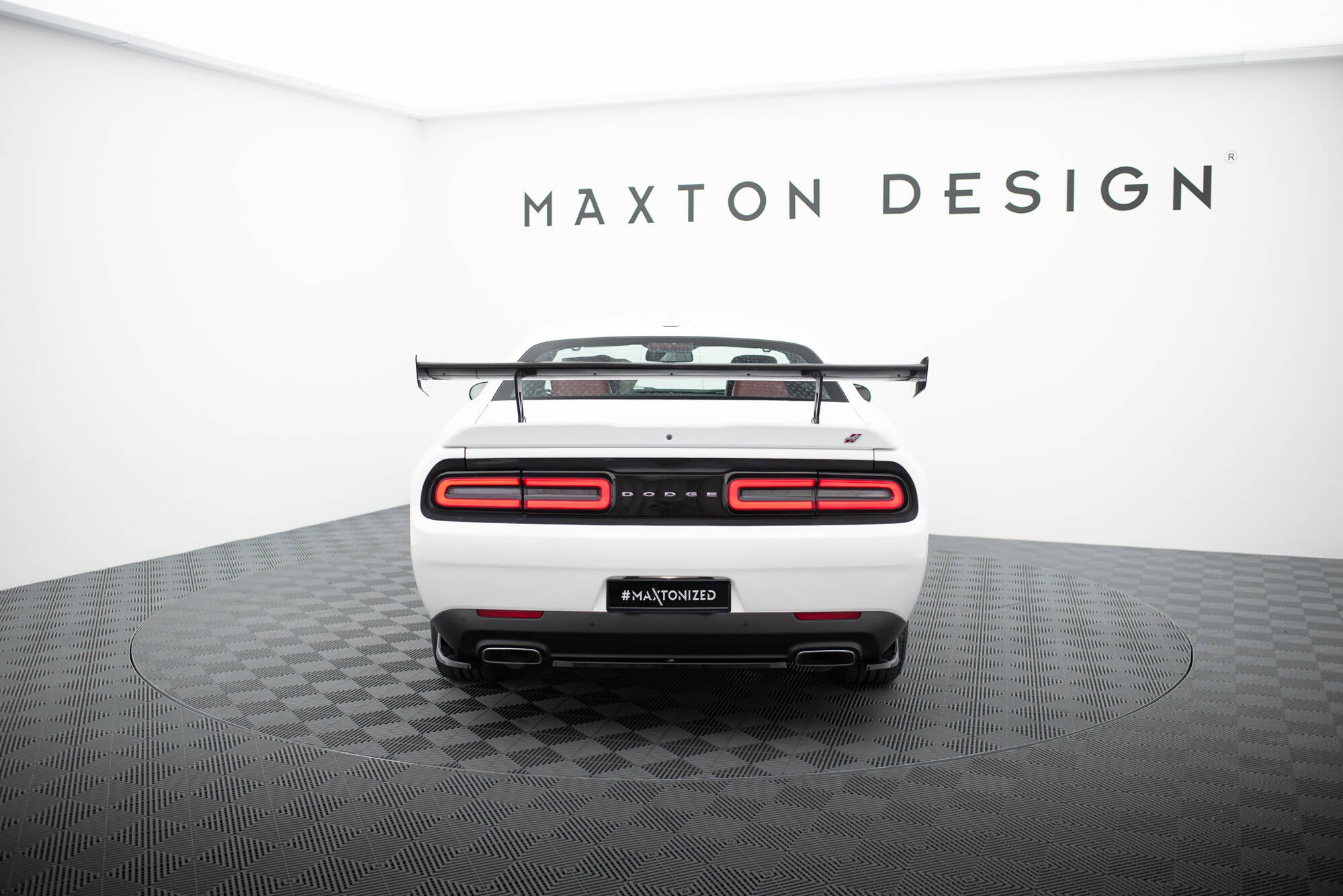 Carbon spoiler  dodge challenger mk3