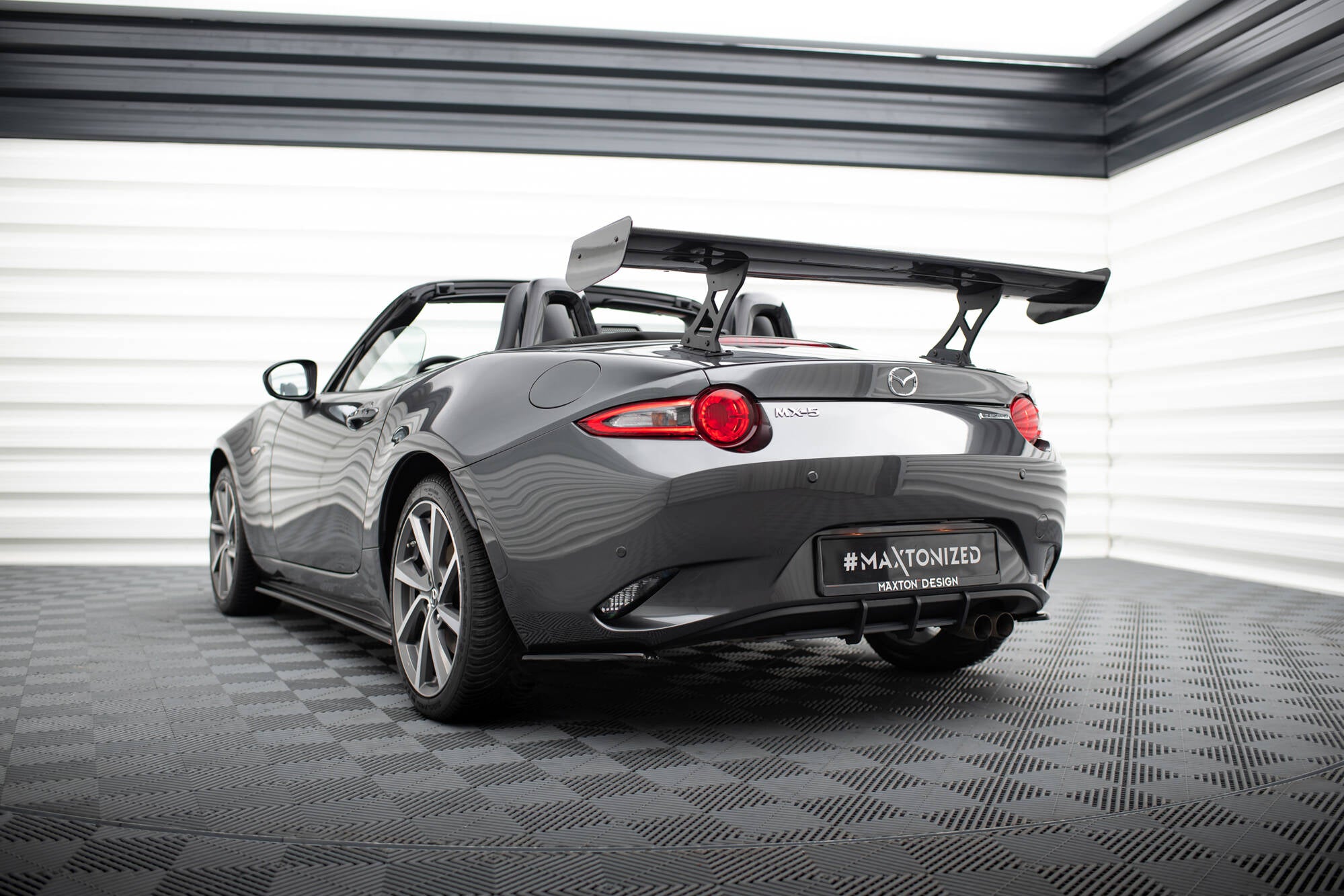 Hiilpoileri JDM-tyyli Mazda MX-5 ND (MK4)
