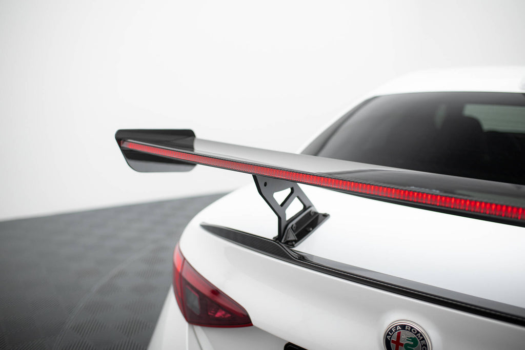 Hiilispoileri + led alfa romeo giulia quadrifoglio
