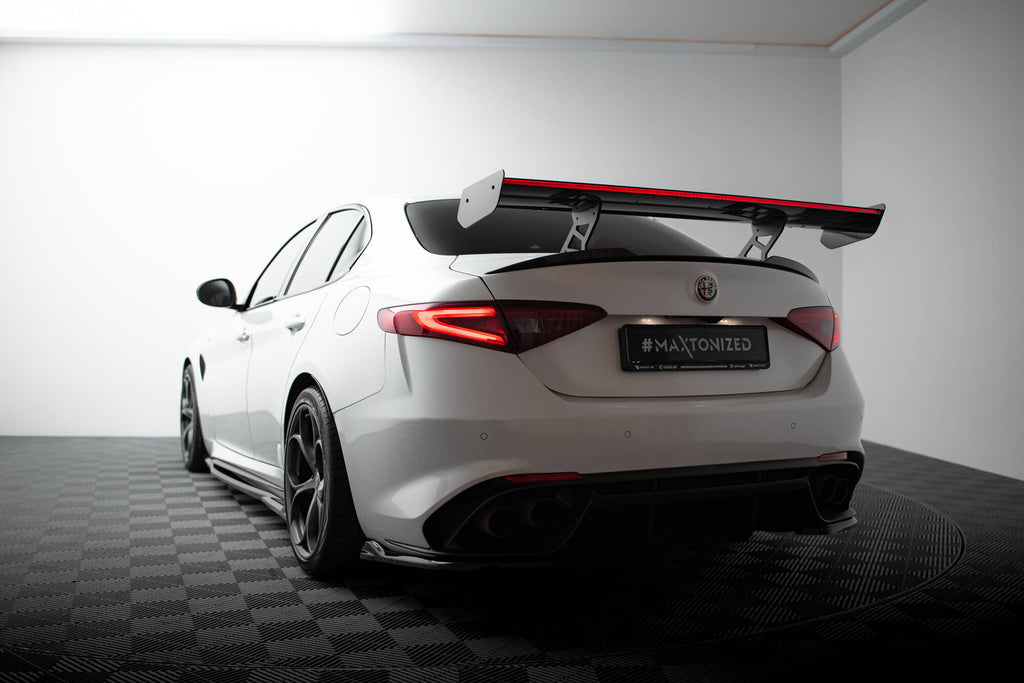 Hiilispoileri + led alfa romeo giulia quadrifoglio