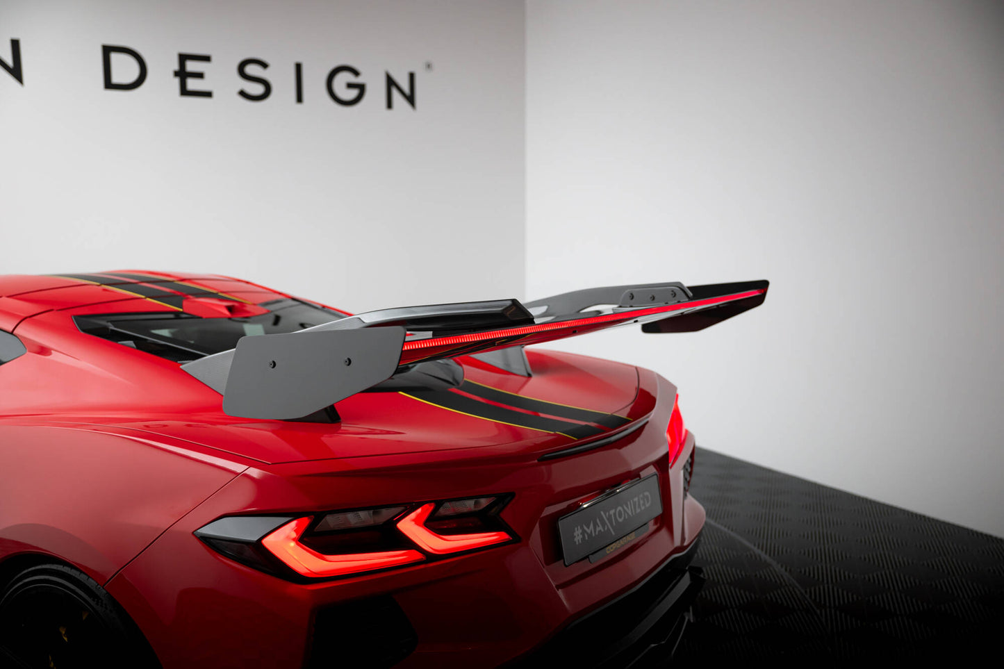 Kulfiberspoiler + LED-forlygter til Chevrolet Corvette C8