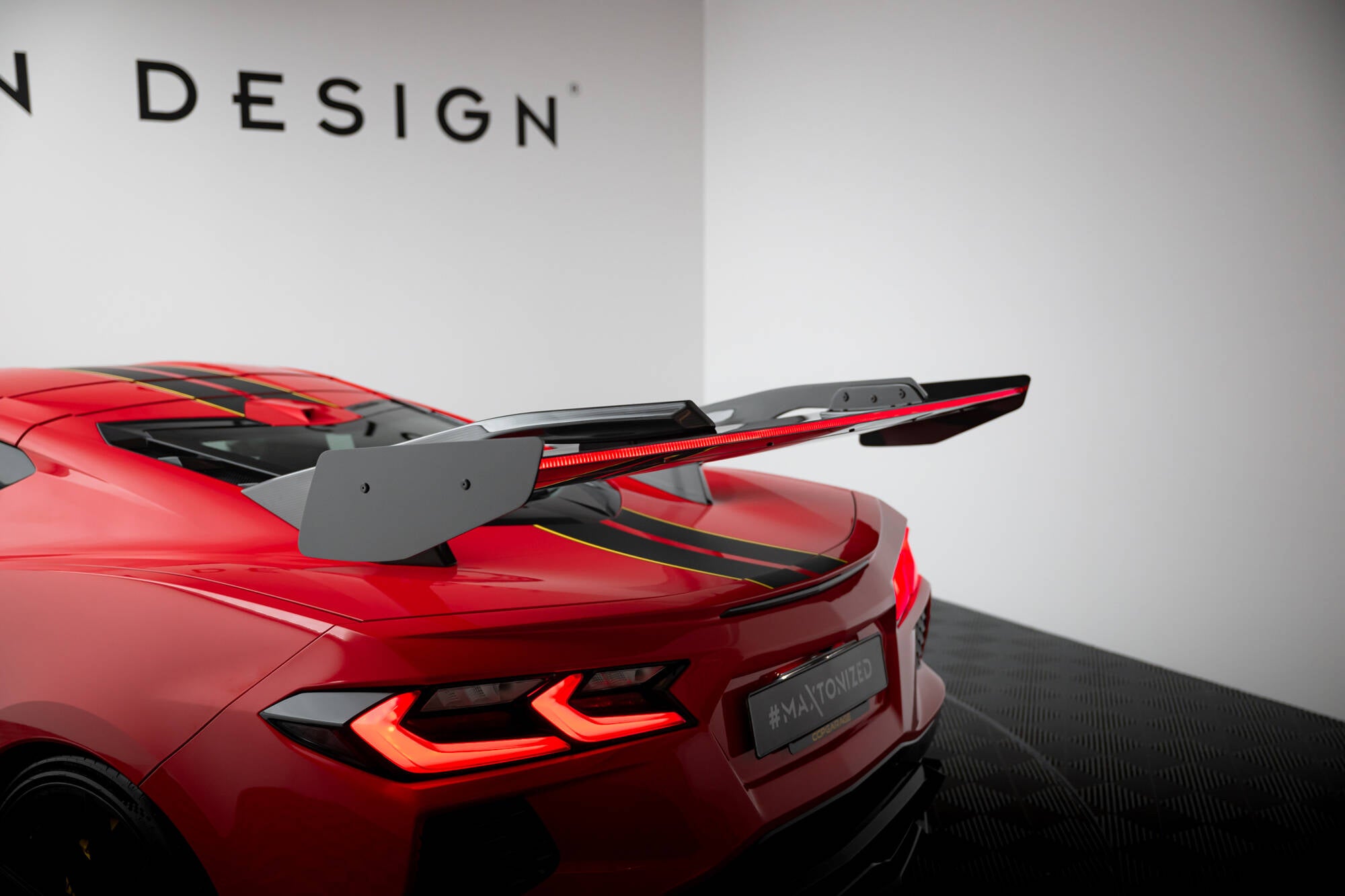 Carbon spoiler + led chevrolet corvette c8