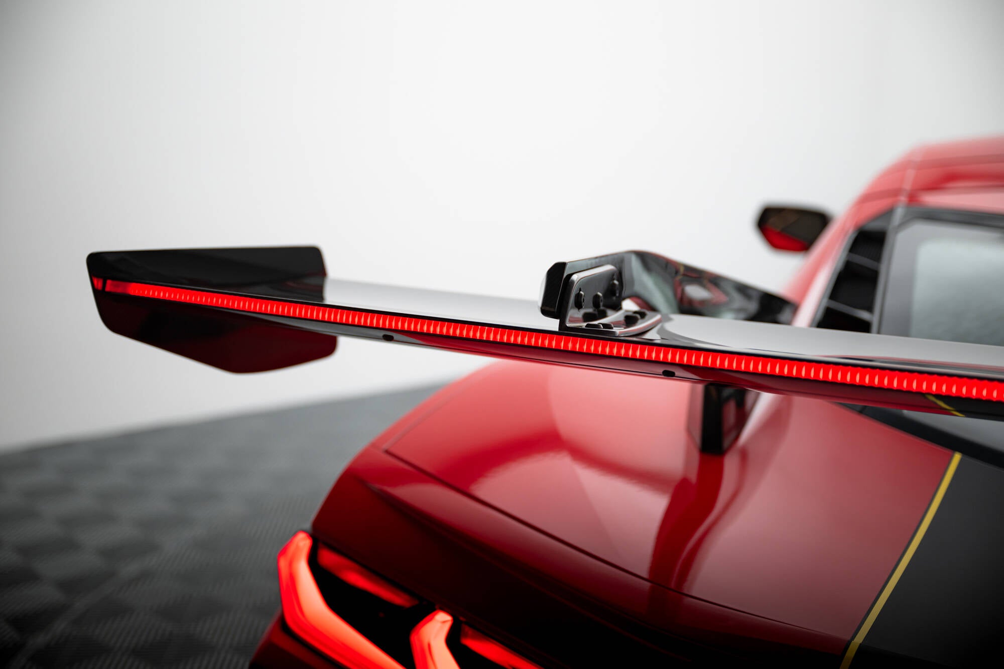 Carbon spoiler + led chevrolet corvette c8