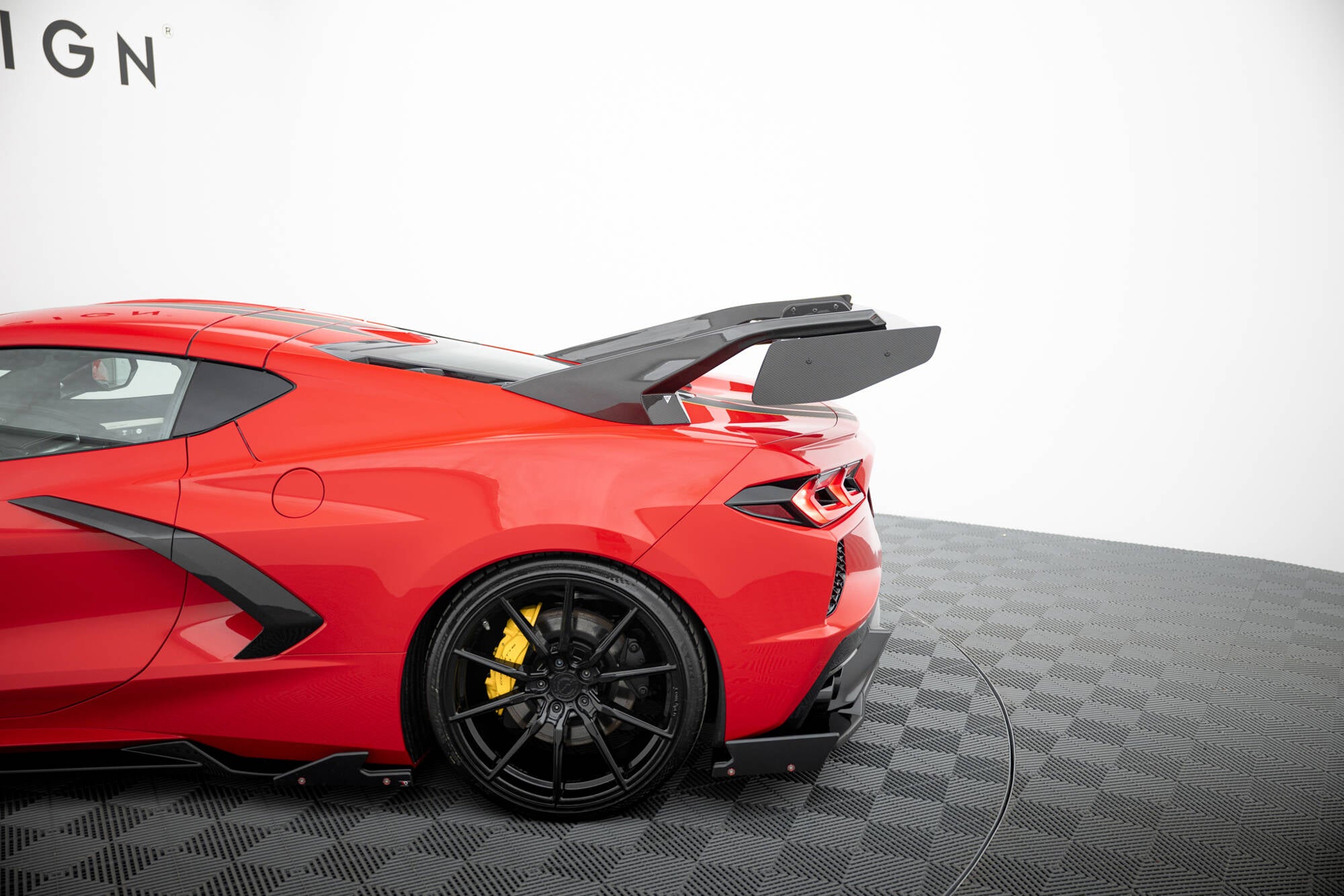 Carbon spoiler + led chevrolet corvette c8