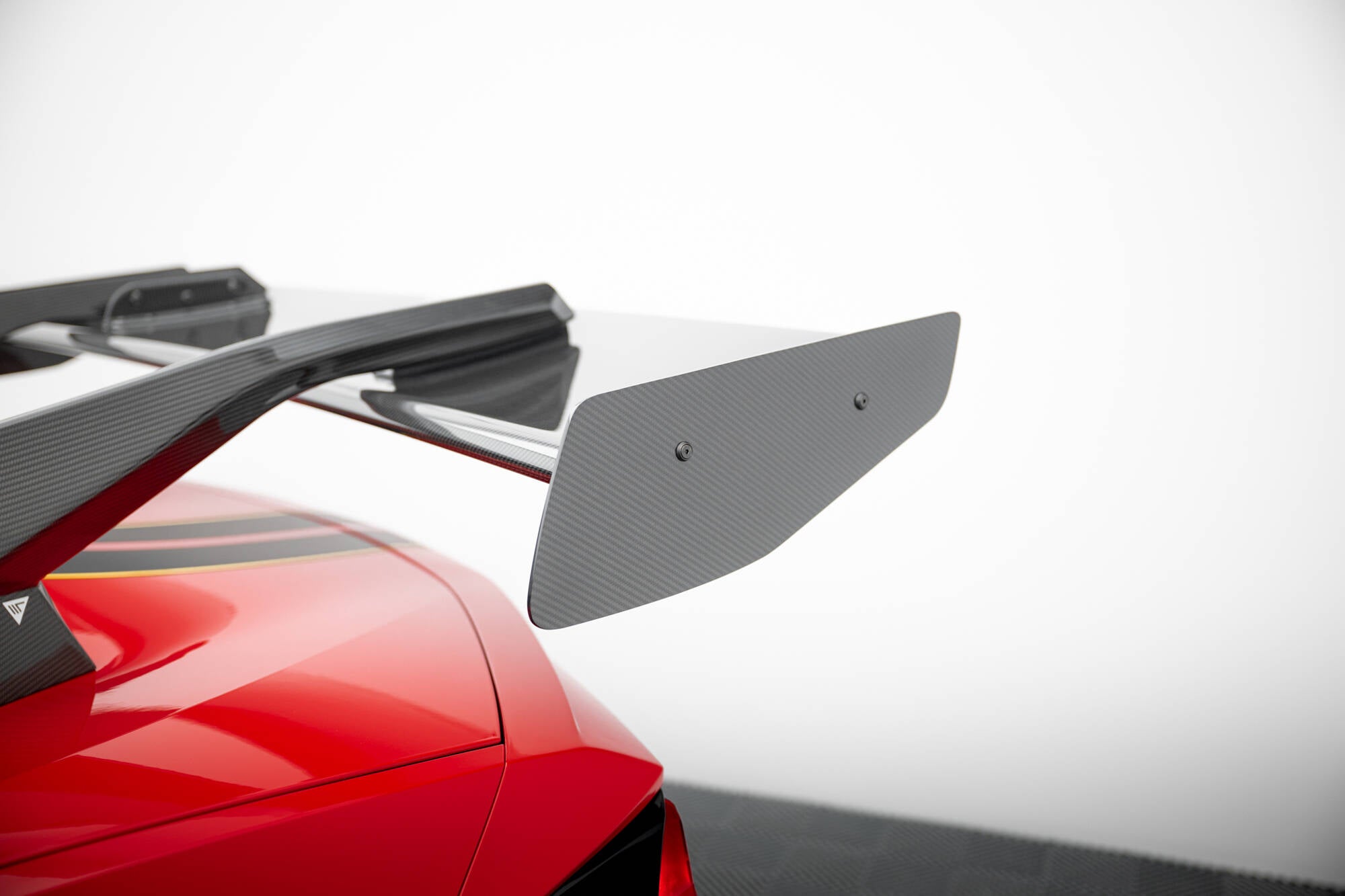 Carbon spoiler + led chevrolet corvette c8