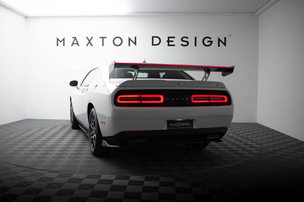 Carbon spoiler + led dodge challenger mk3