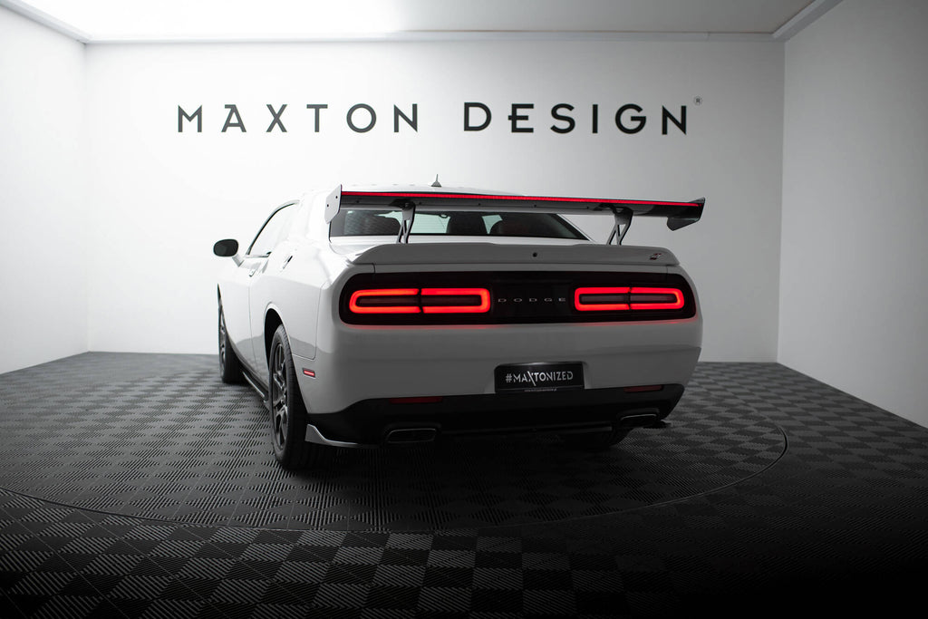 Carbon spoiler + led dodge challenger mk3
