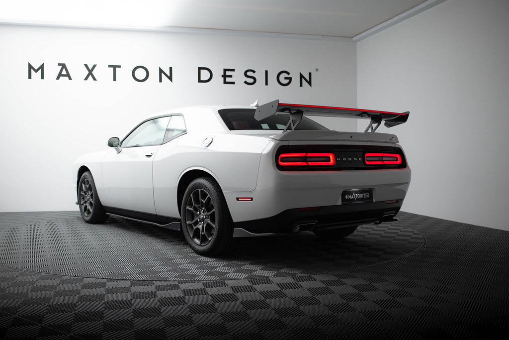 Carbon spoiler + led dodge challenger mk3