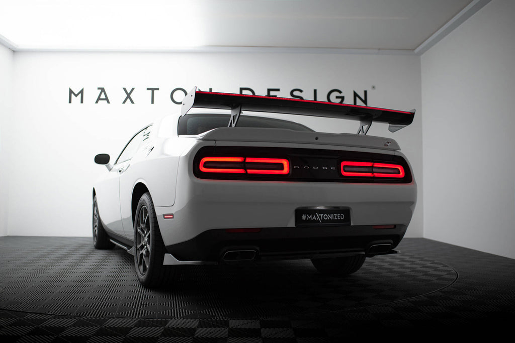 Carbon spoiler + led dodge challenger mk3