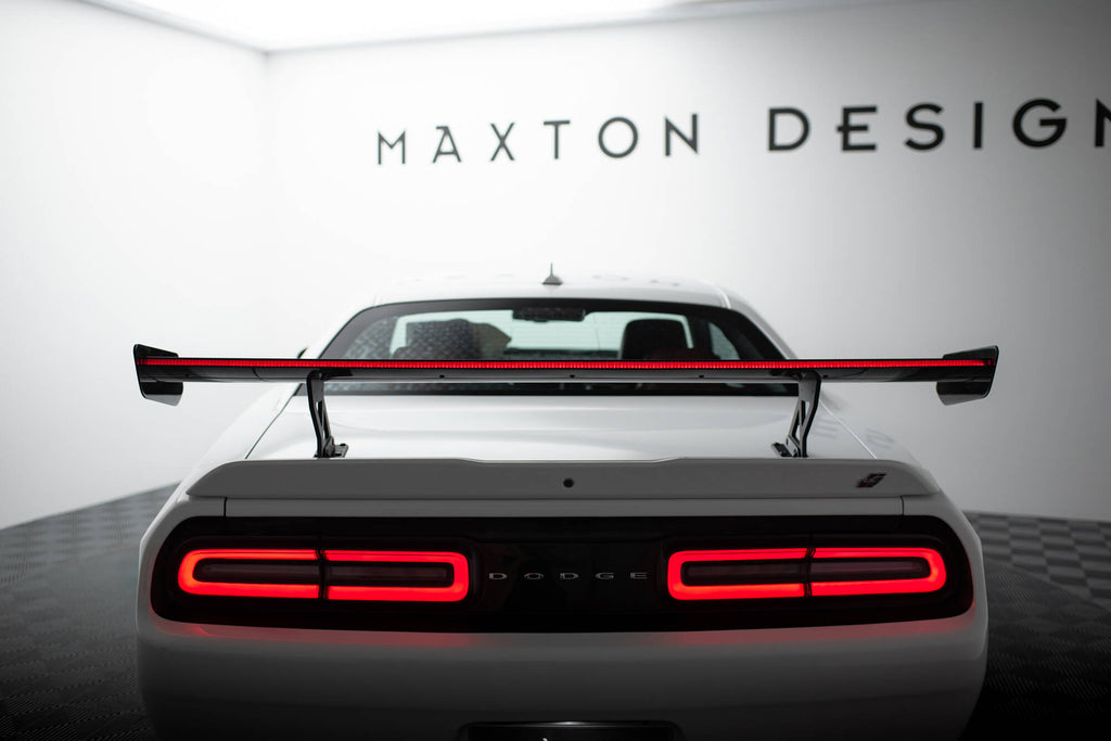 Carbon spoiler + led dodge challenger mk3