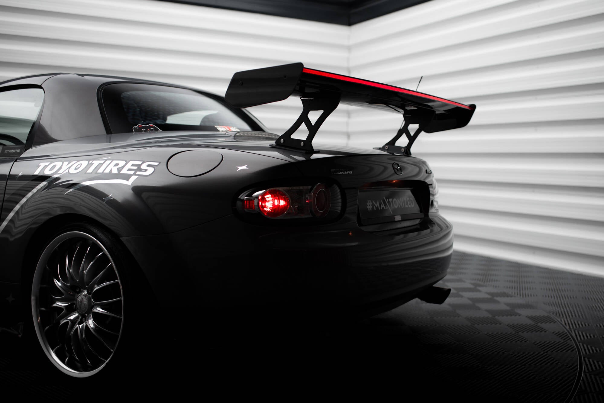 Hiilispoileri + LED Mazda MX5 Hardtop NC (MK3)