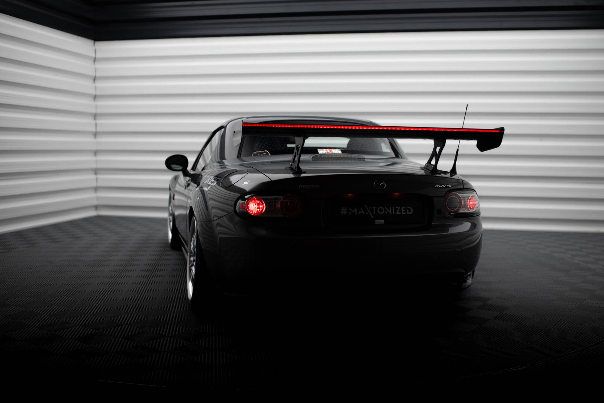 Hiilispoileri + LED Mazda MX5 Hardtop NC (MK3)