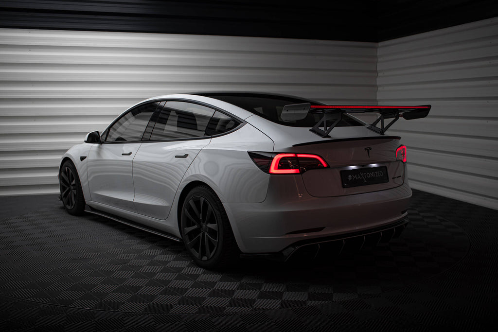 Carbon spoiler + led tesla model 3
