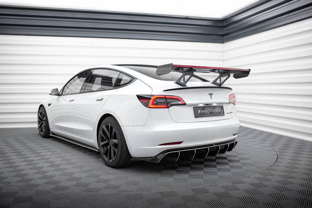 Carbon spoiler + led tesla model 3
