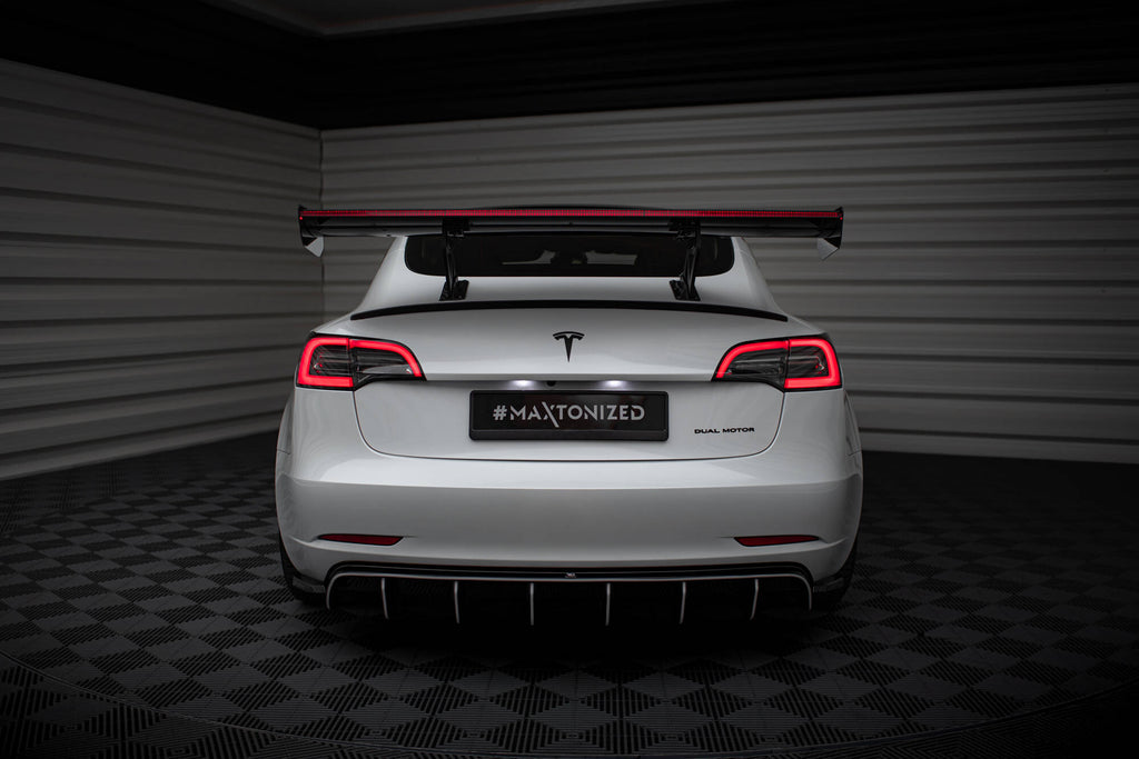 Carbon spoiler + led tesla model 3