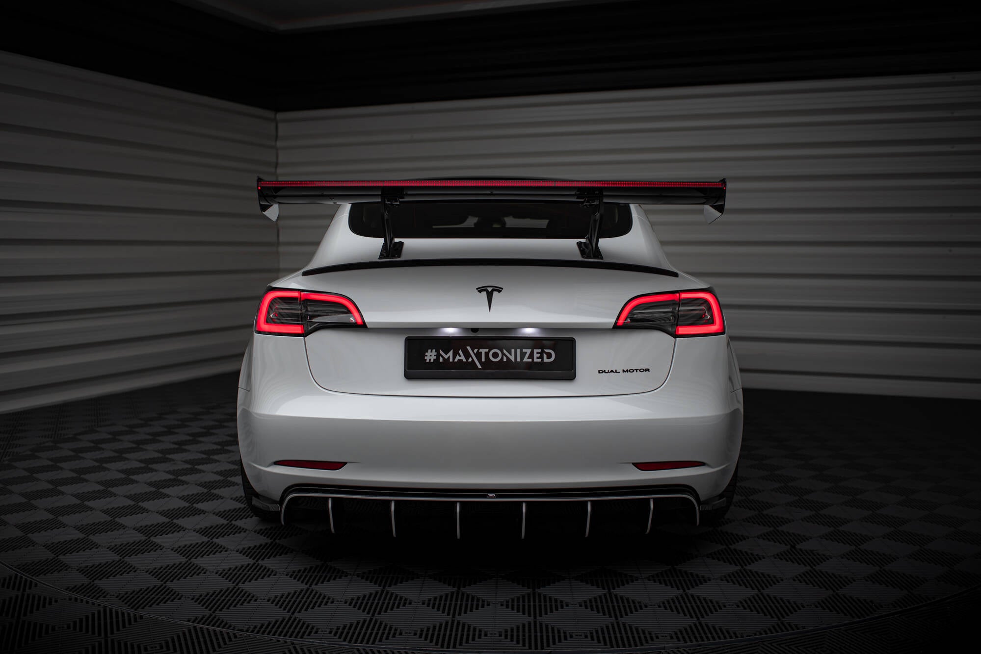Carbon spoiler + led tesla model 3