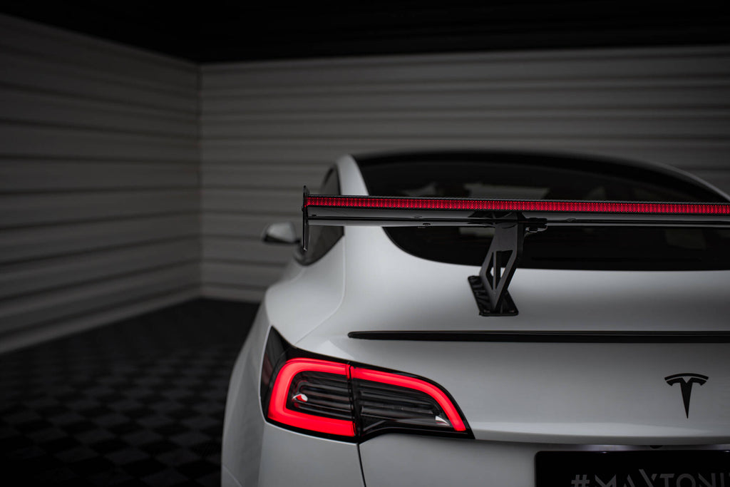 Carbon spoiler + led tesla model 3