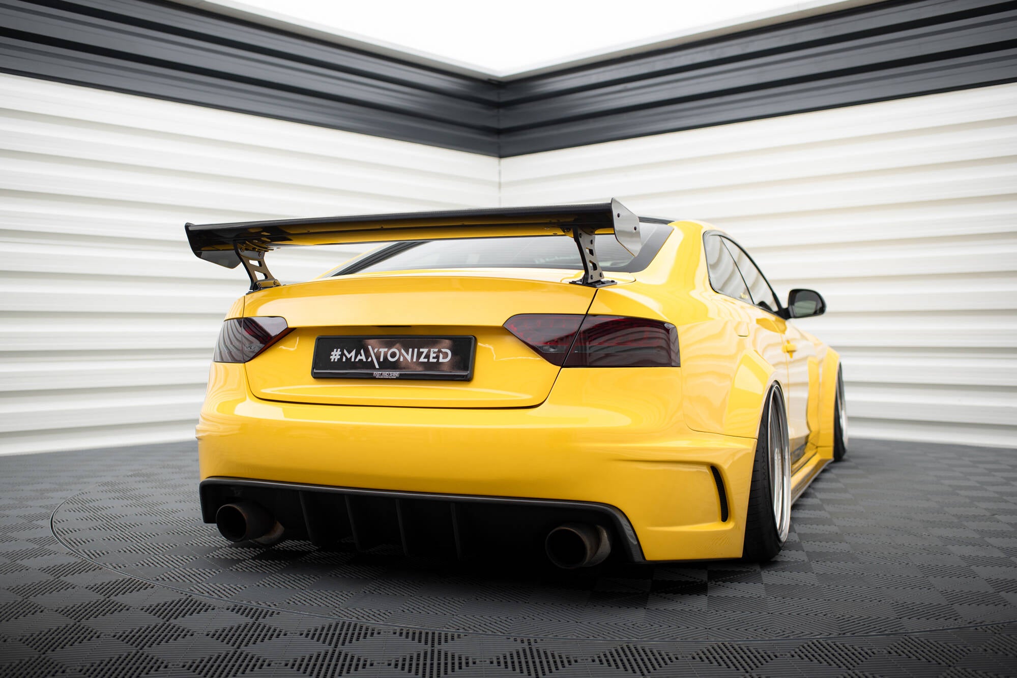 Carbon spoiler med eksterne parenteser lodrette Audi A5 Coupe 8t