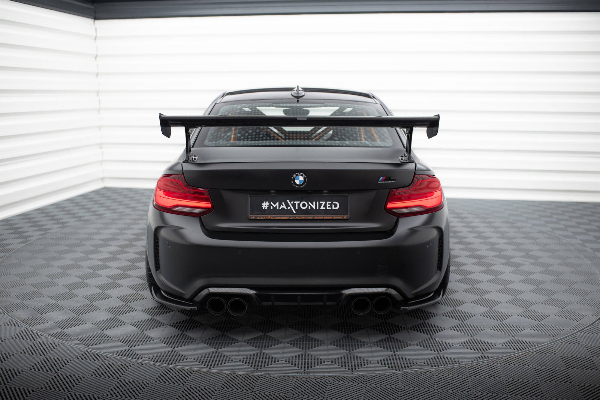 Carbon spoiler med eksterne parenteser lodrette BMW M2 F87 / 2/2 m-pack F22