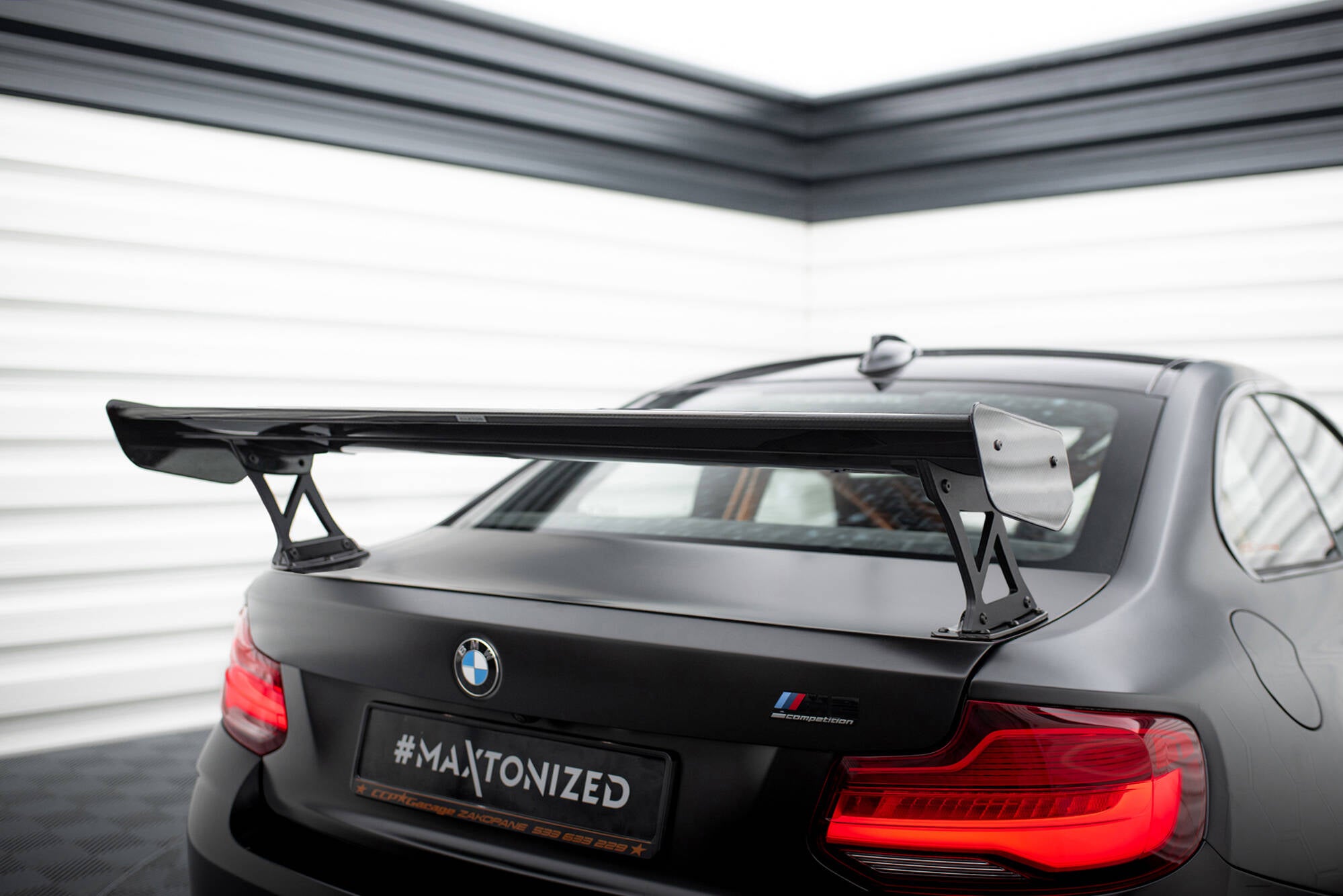 Carbon spoiler med eksterne parenteser lodrette BMW M2 F87 / 2/2 m-pack F22