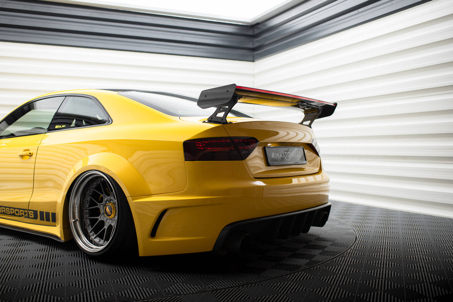 Carbon Spoiler med eksterne parenteser lodret + LED Audi A5 Coupe 8t