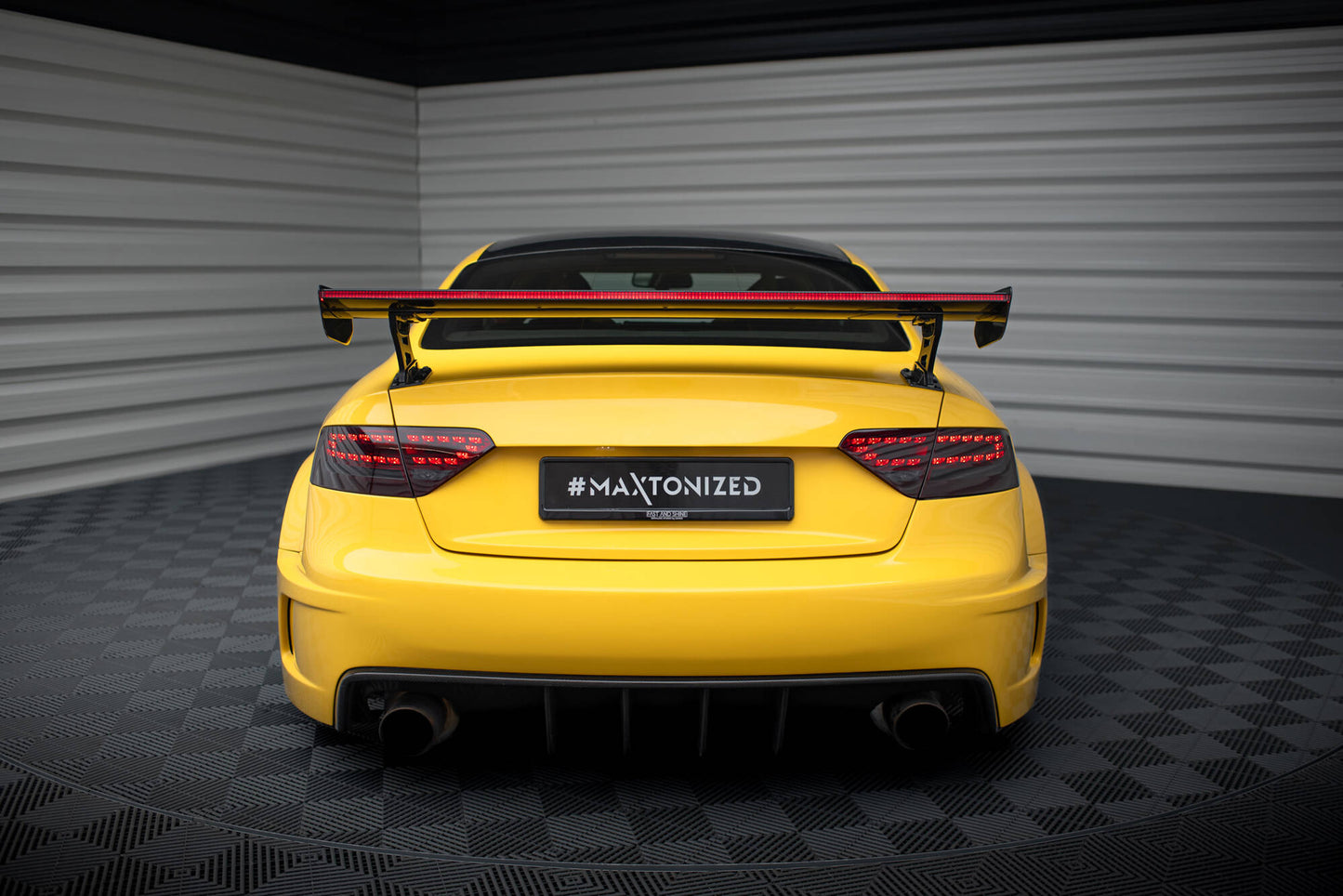 Carbon Spoiler med eksterne parenteser lodret + LED Audi A5 Coupe 8t