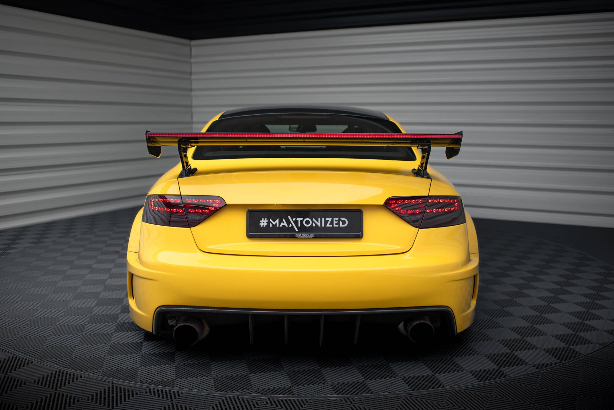 Carbon Spoiler med eksterne parenteser lodret + LED Audi A5 Coupe 8t