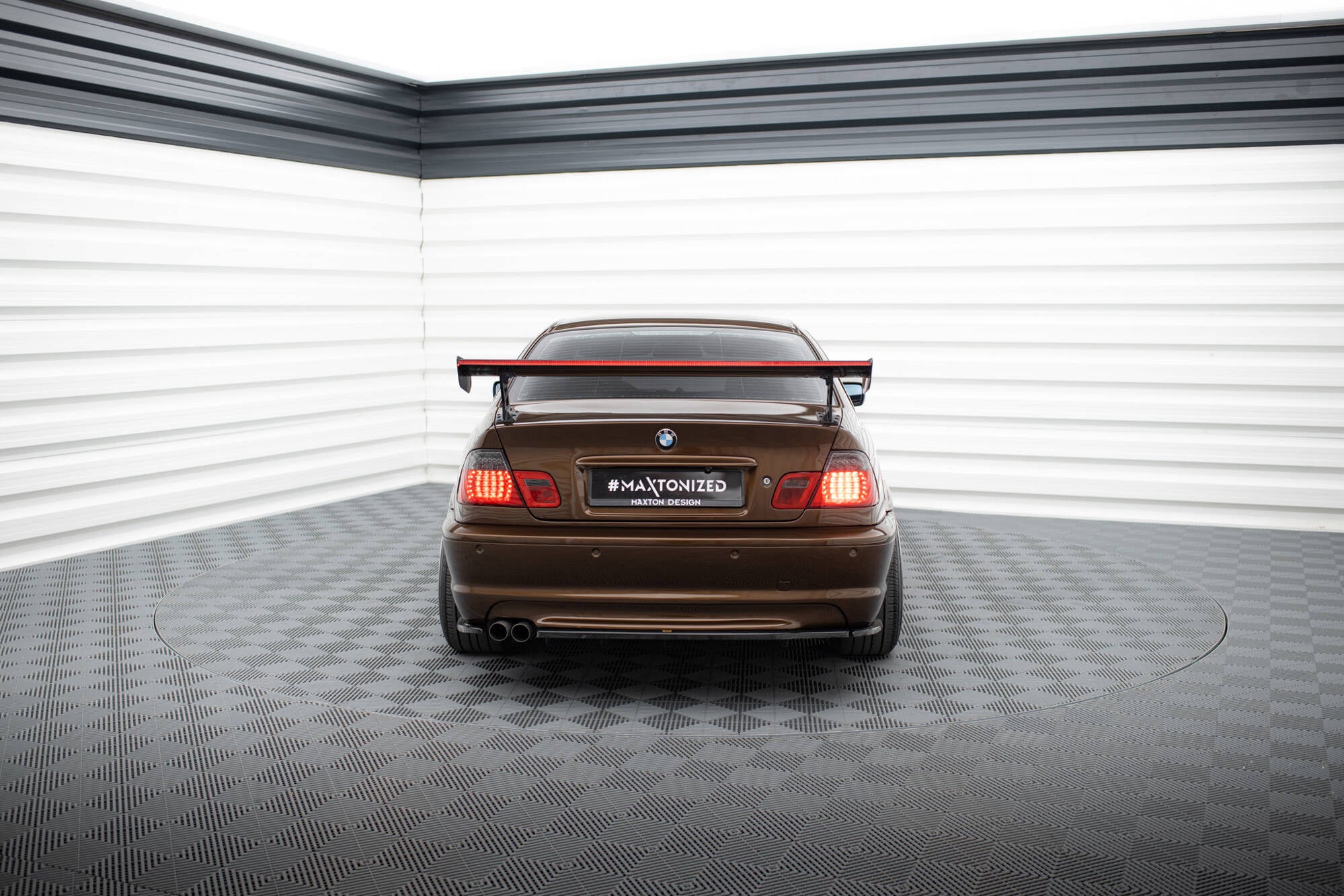 Carbon Spoiler med eksterne parenteser lodret + LED BMW 3 Coupe E46