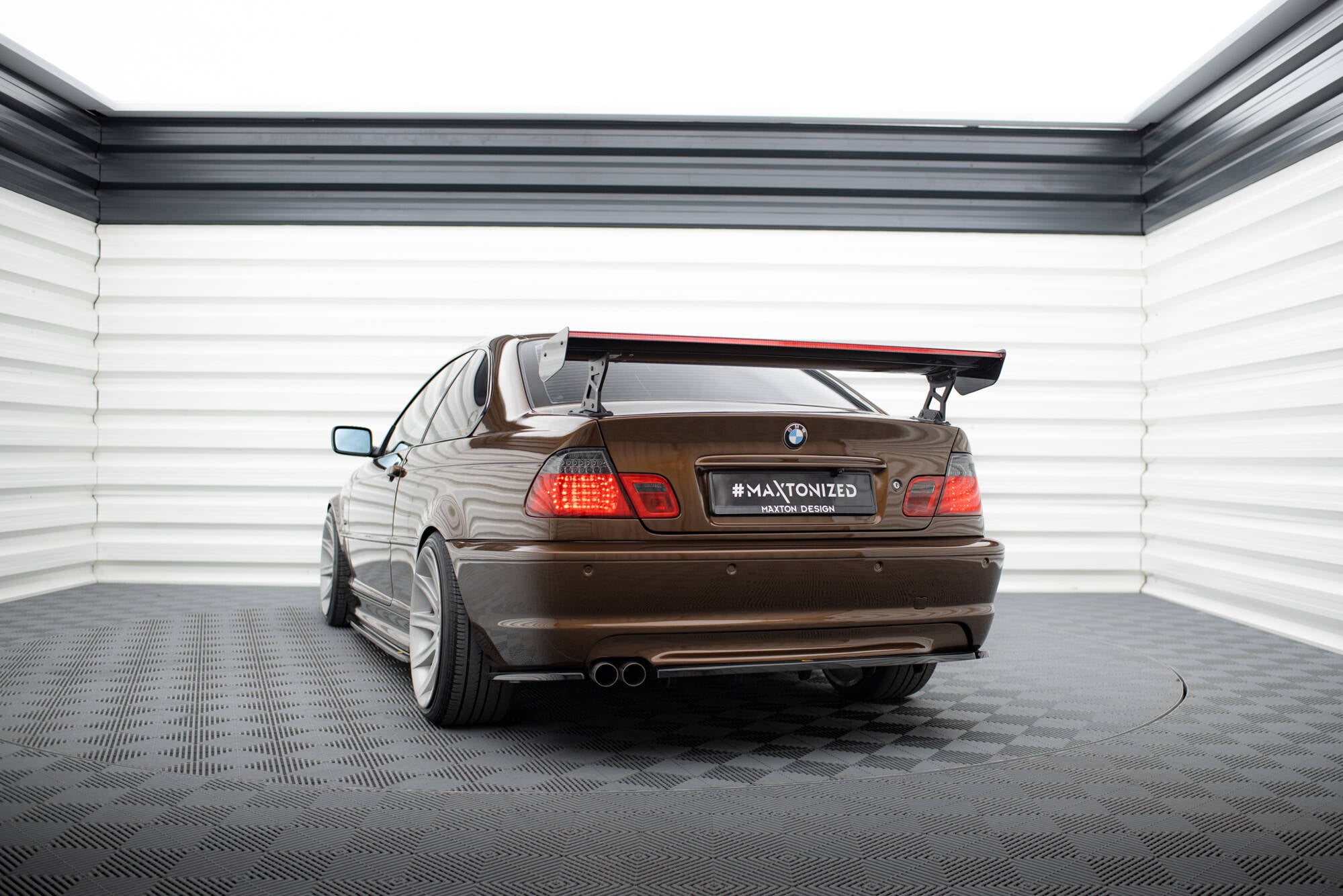 Carbon Spoiler med eksterne parenteser lodret + LED BMW 3 Coupe E46