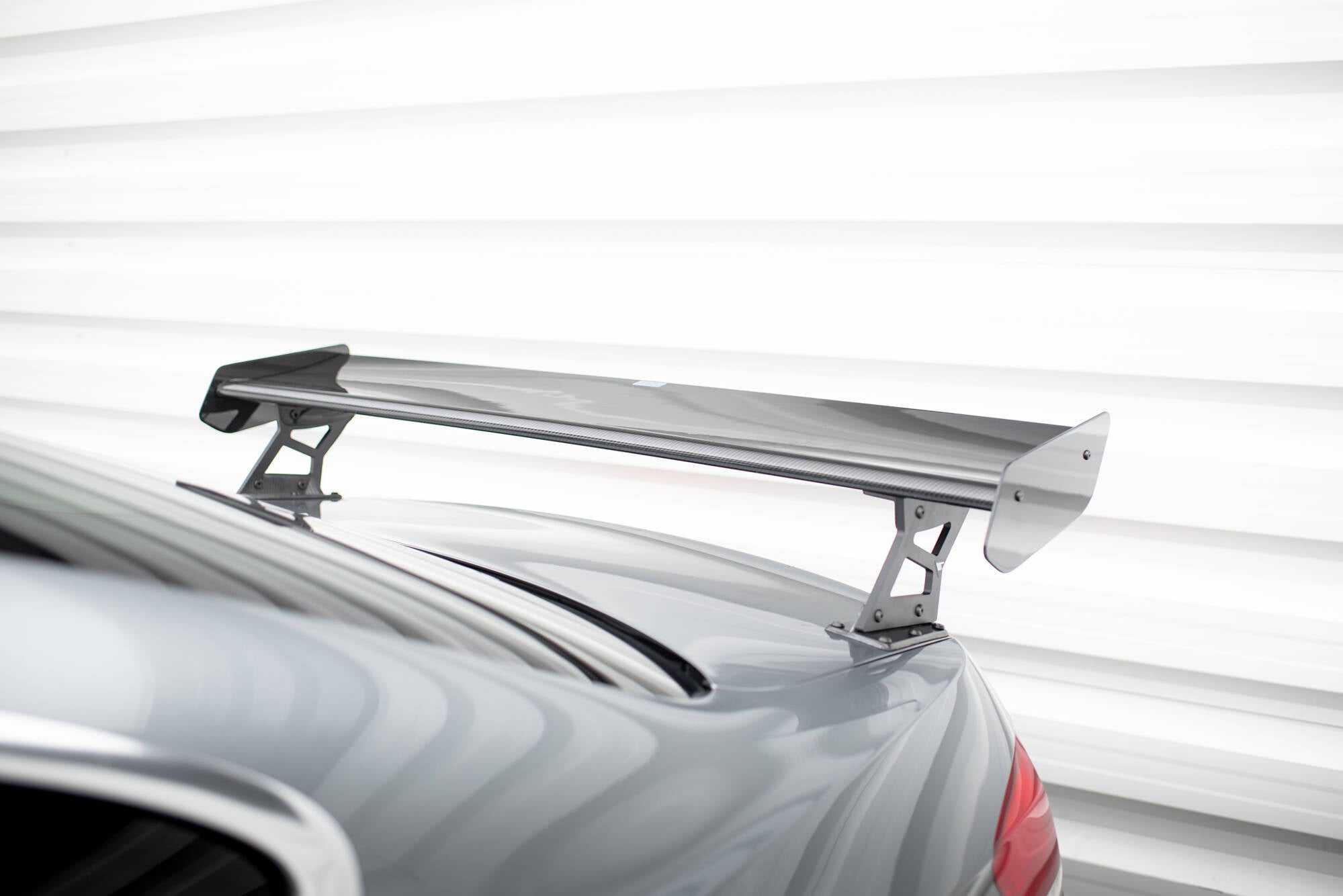 Kulfiberspoiler med udvendige beslag + LED BMW 3 / M3 Coupé E92