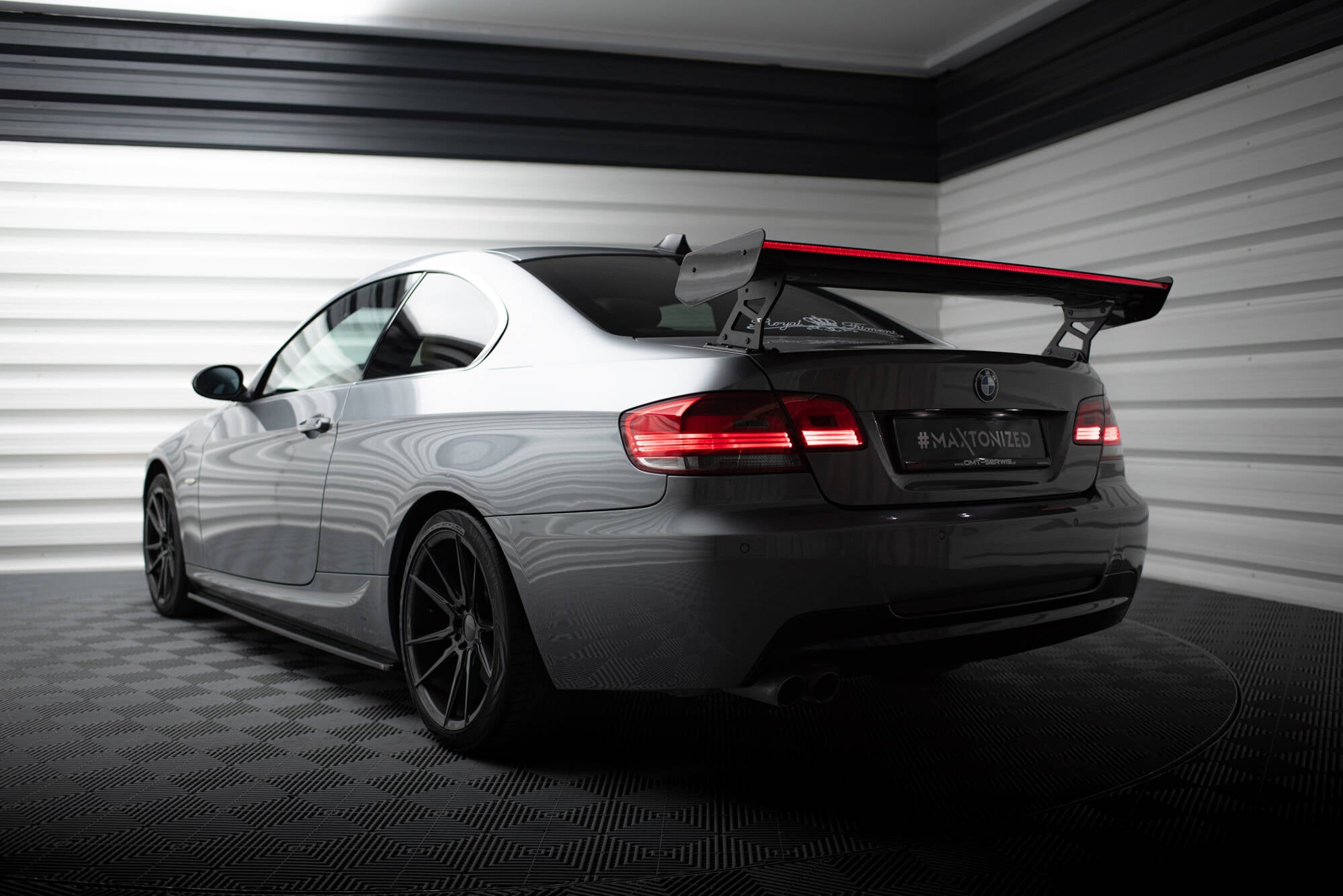 Kulfiberspoiler med udvendige beslag + LED BMW 3 / M3 Coupé E92