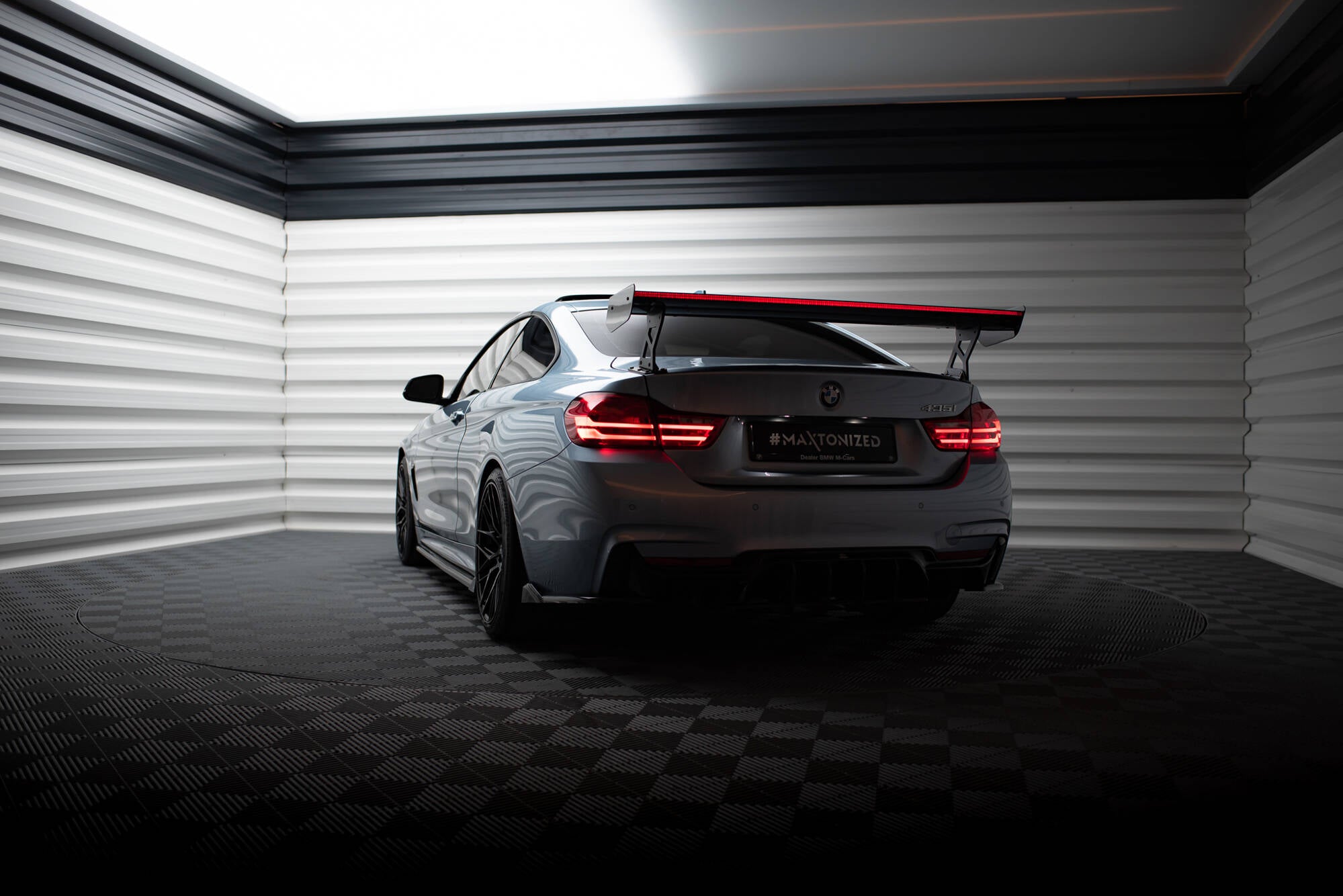 Carbon Spoiler med eksterne parenteser lodret + LED BMW 4 F32 / 4 F32 M-PACK COUPE