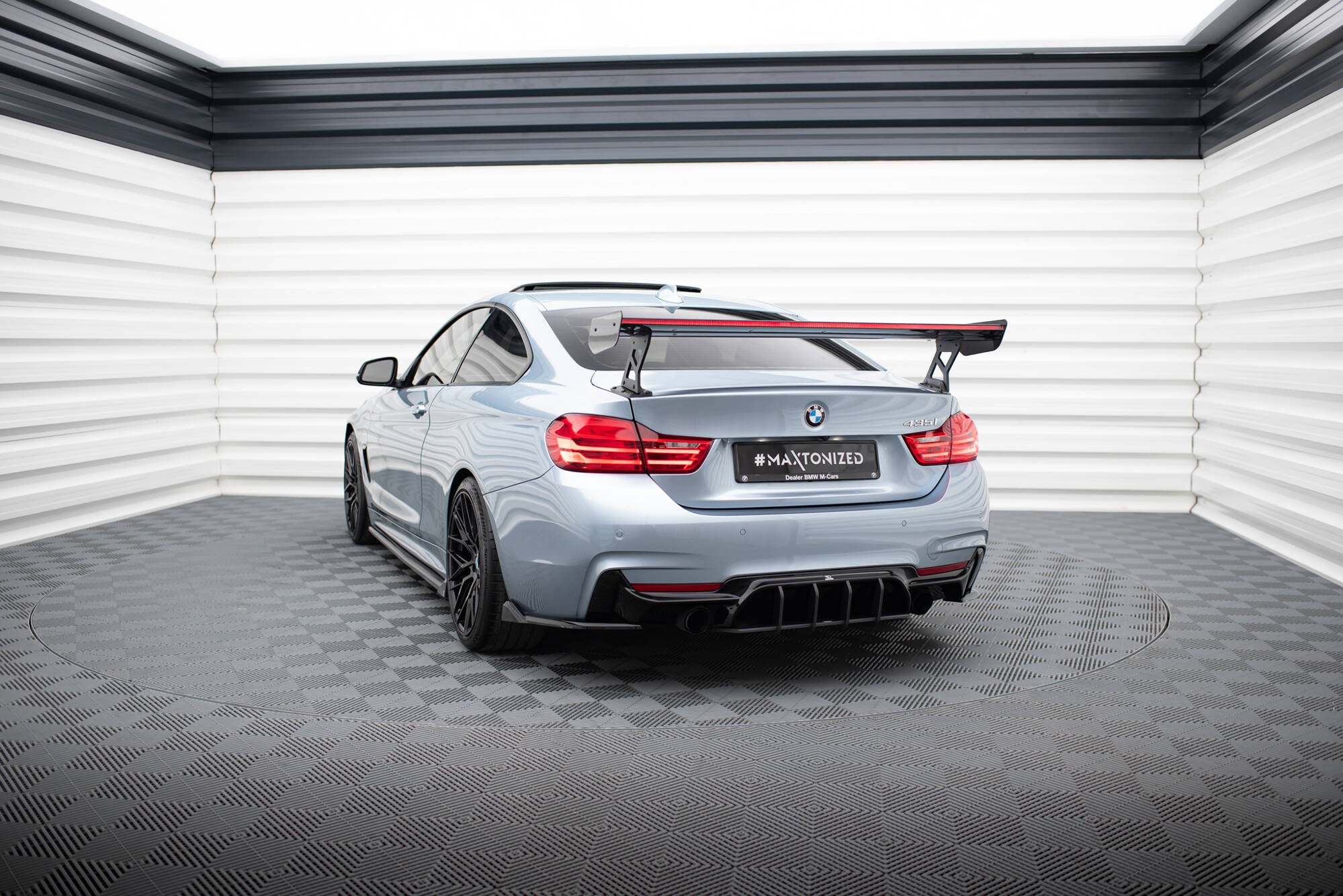 Carbon Spoiler med eksterne parenteser lodret + LED BMW 4 F32 / 4 F32 M-PACK COUPE