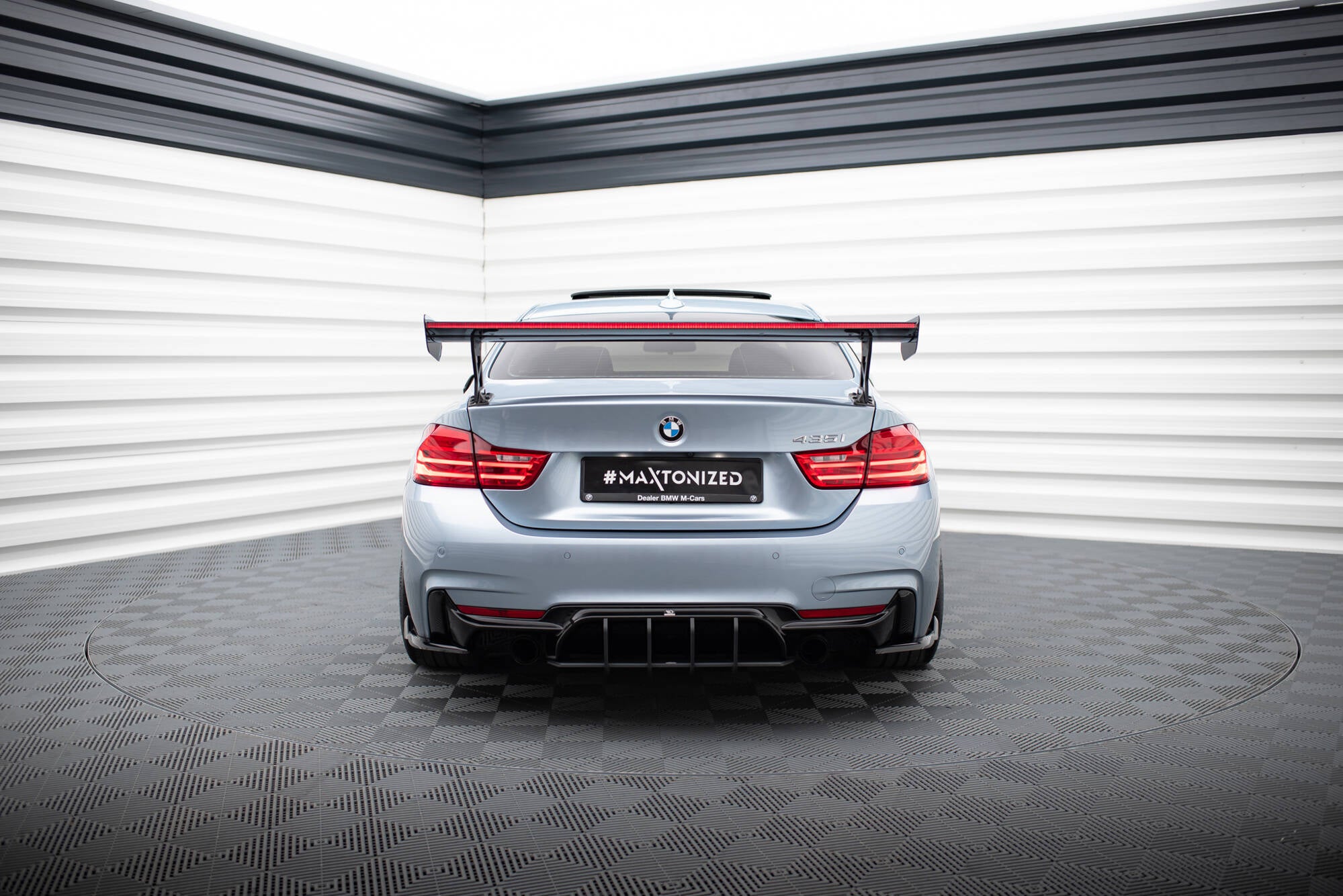 Carbon Spoiler med eksterne parenteser lodret + LED BMW 4 F32 / 4 F32 M-PACK COUPE