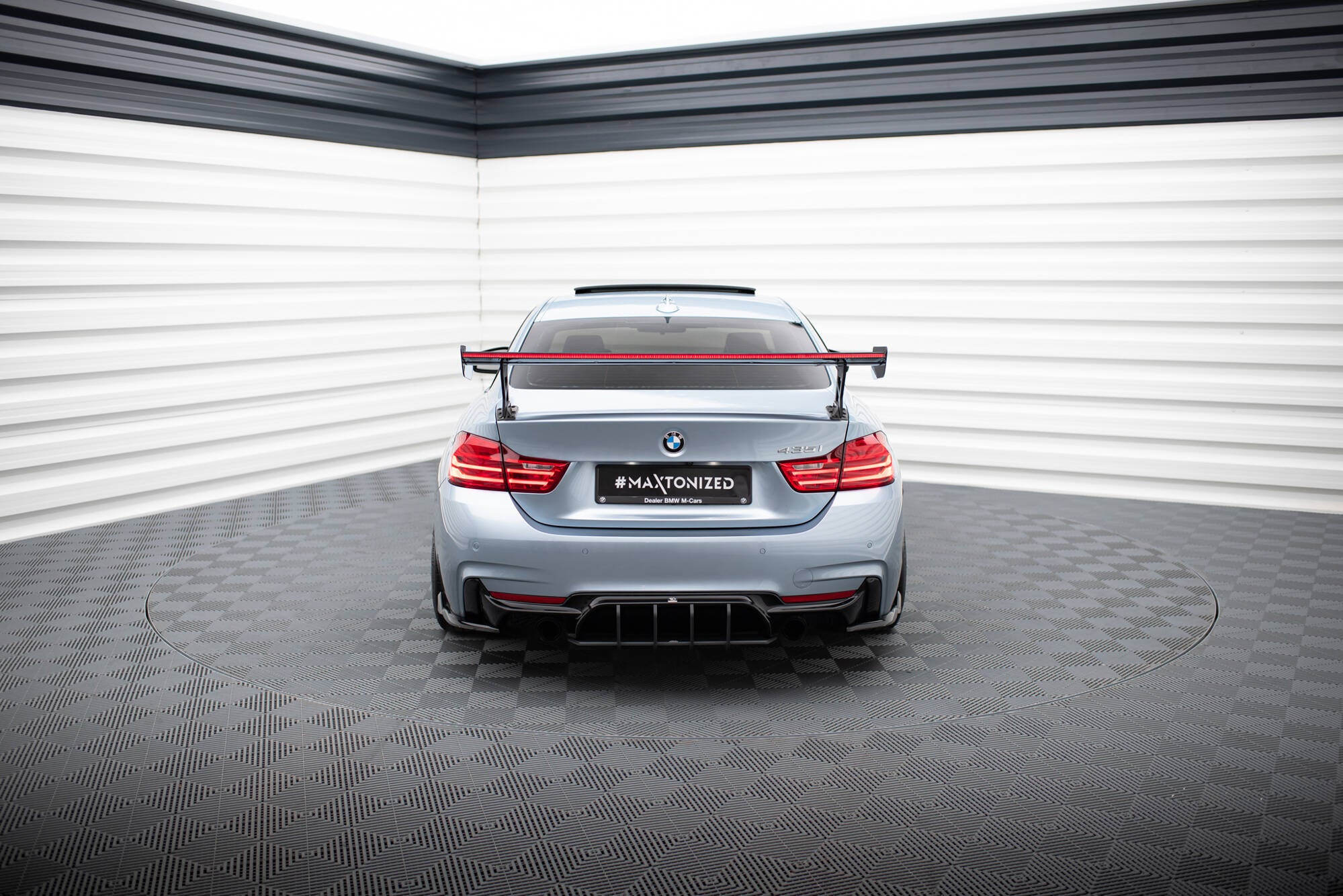 Carbon Spoiler med eksterne parenteser lodret + LED BMW 4 F32 / 4 F32 M-PACK COUPE
