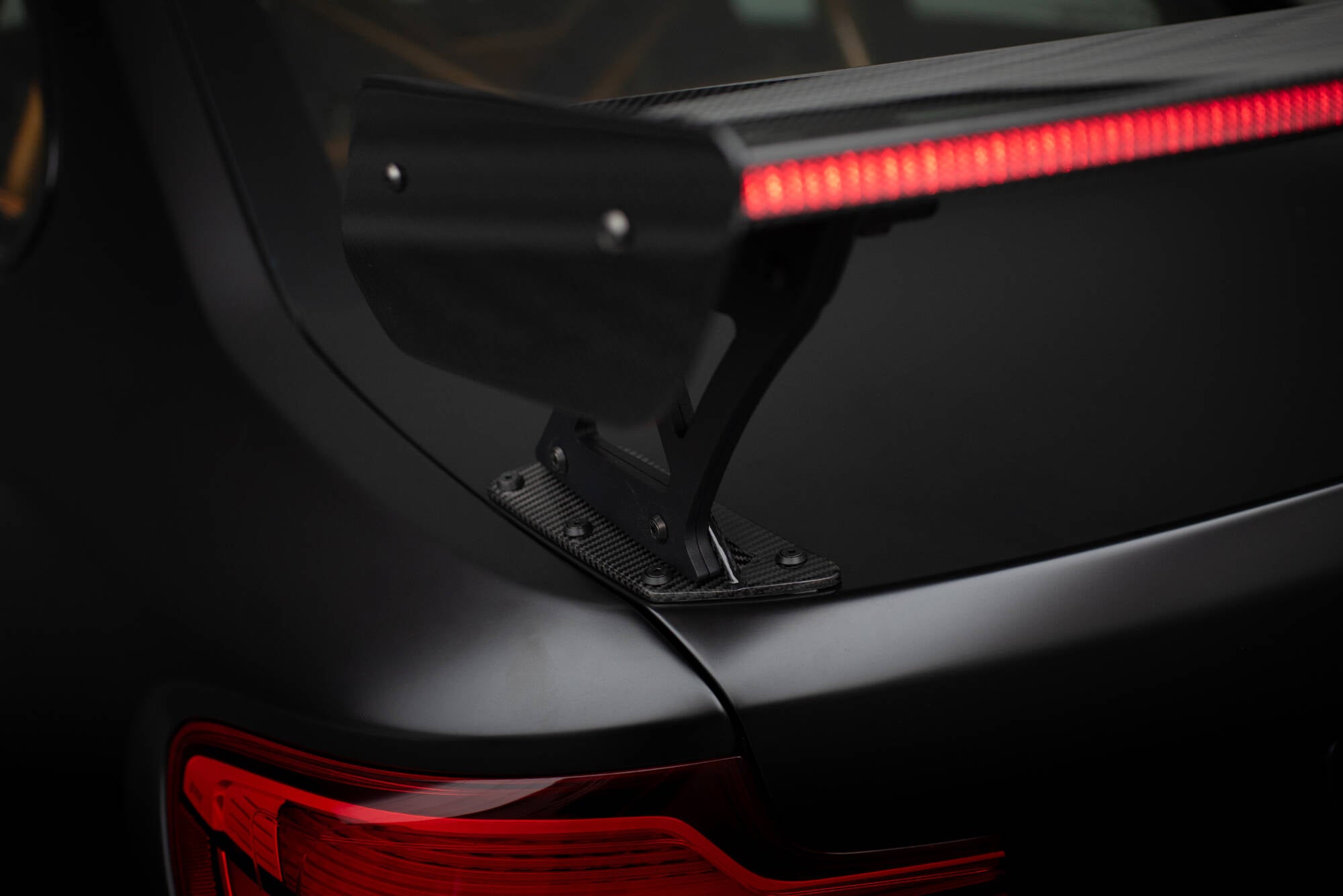 Carbon spoiler with external brackets uprights + led bmw m2 f87 / 2 / 2 m-pack f22