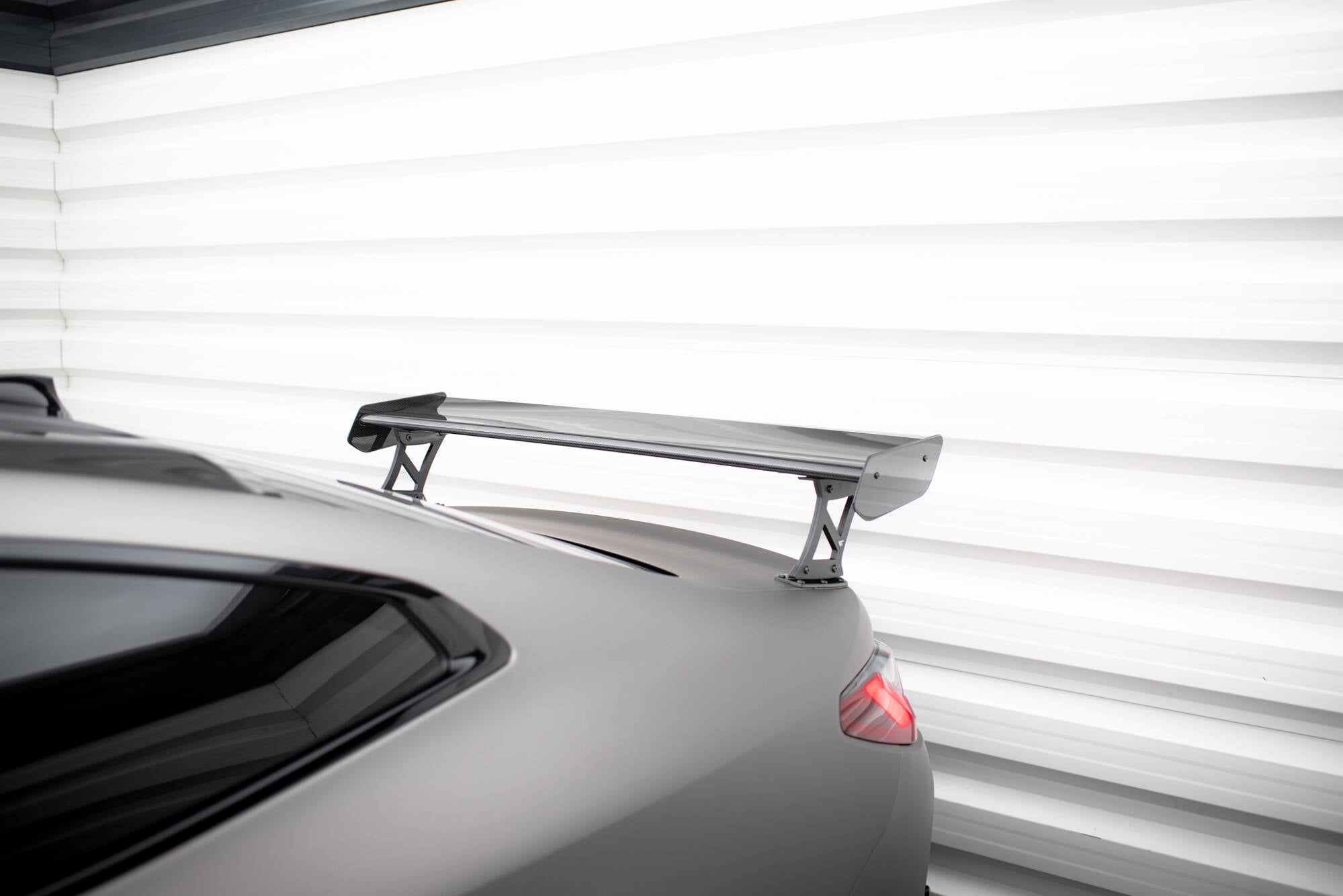 Carbon spoiler with external brackets uprights + led bmw m4 g82 / g82 facelift / m440i / 4 m-pack g22 / g22 facelift