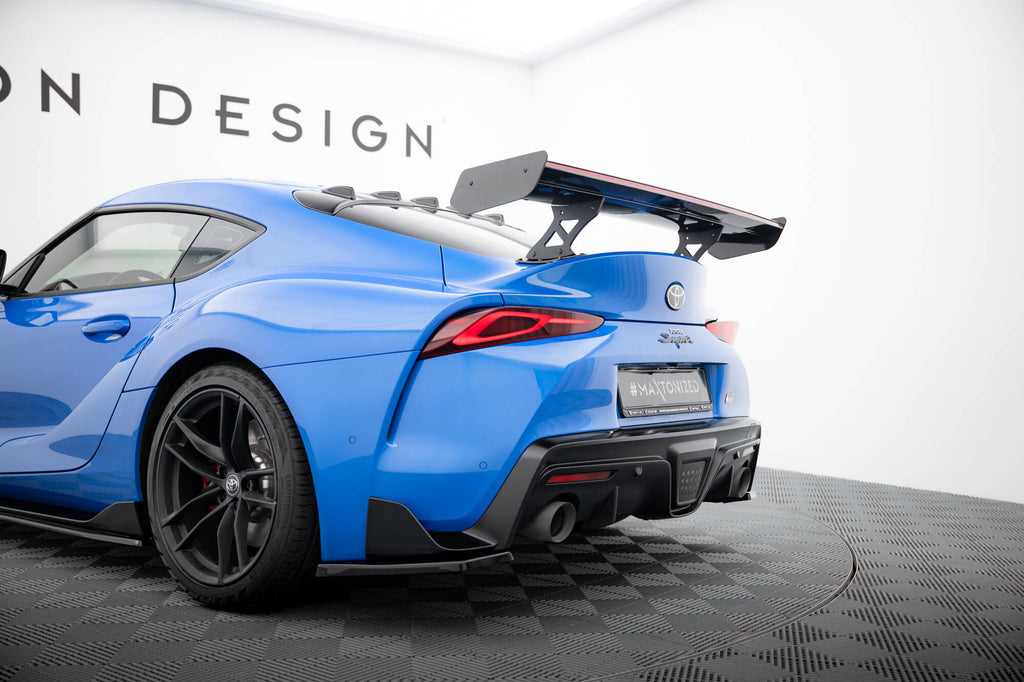 Carbon spoiler med eksterne parenteser lodret + førte Toyota Supra Mk5