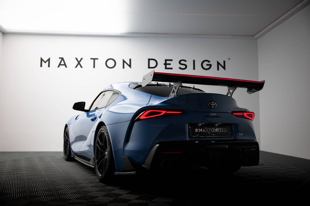 Carbon spoiler med eksterne parenteser lodret + førte Toyota Supra Mk5