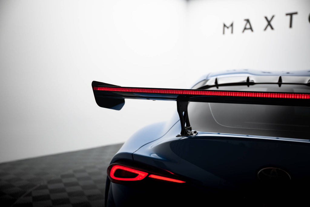 Carbon spoiler med eksterne parenteser lodret + førte Toyota Supra Mk5