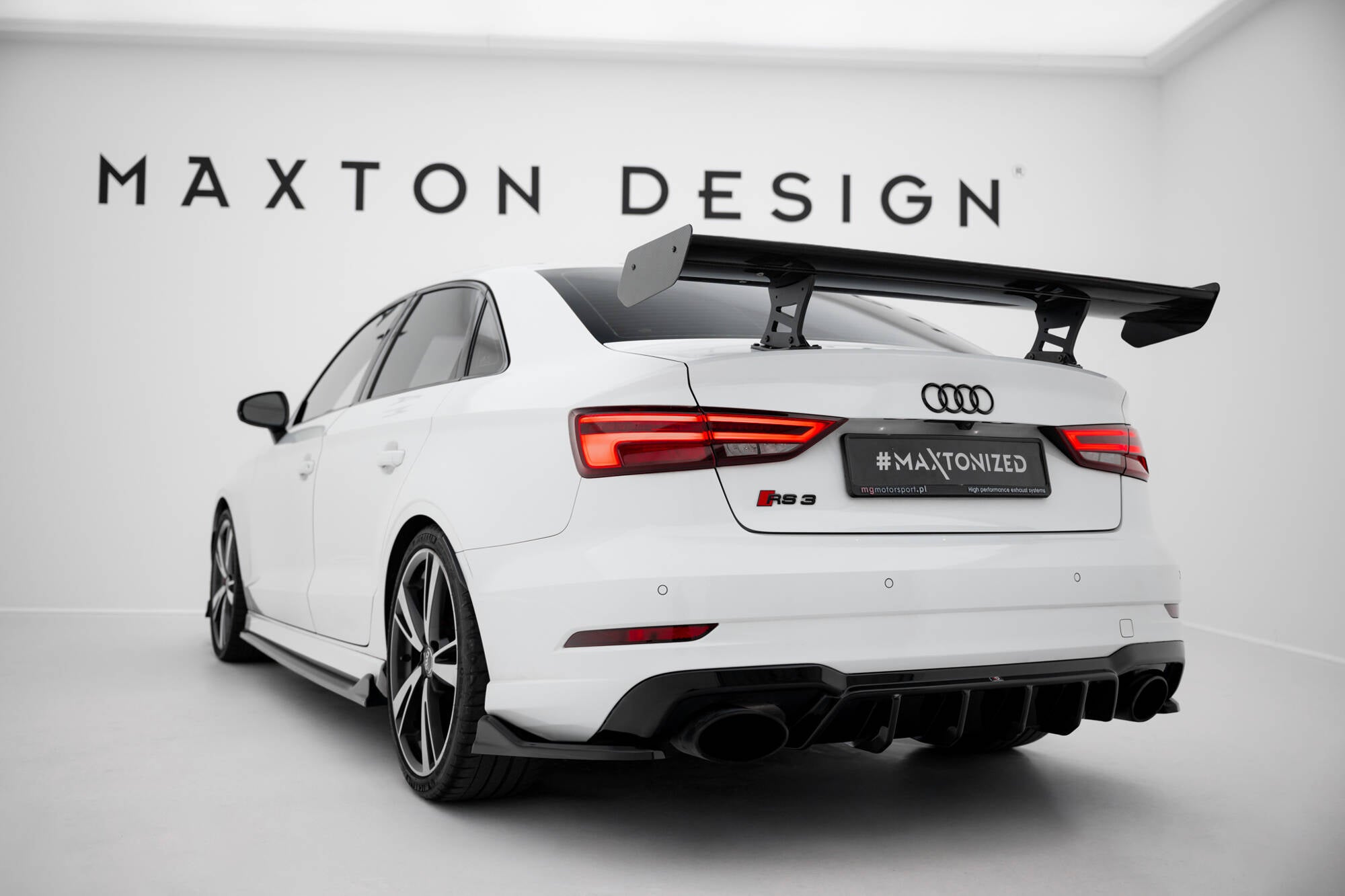 Carbon spoiler med interne parenteser lodrette Audi A3 / A3 S-linje / S3 / RS3 siden 8V / 8V ansigtsløftning