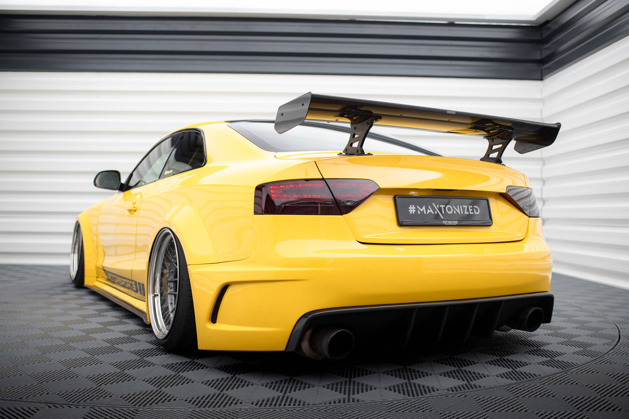 Carbon spoiler with internal brackets uprights audi a5 coupe 8t