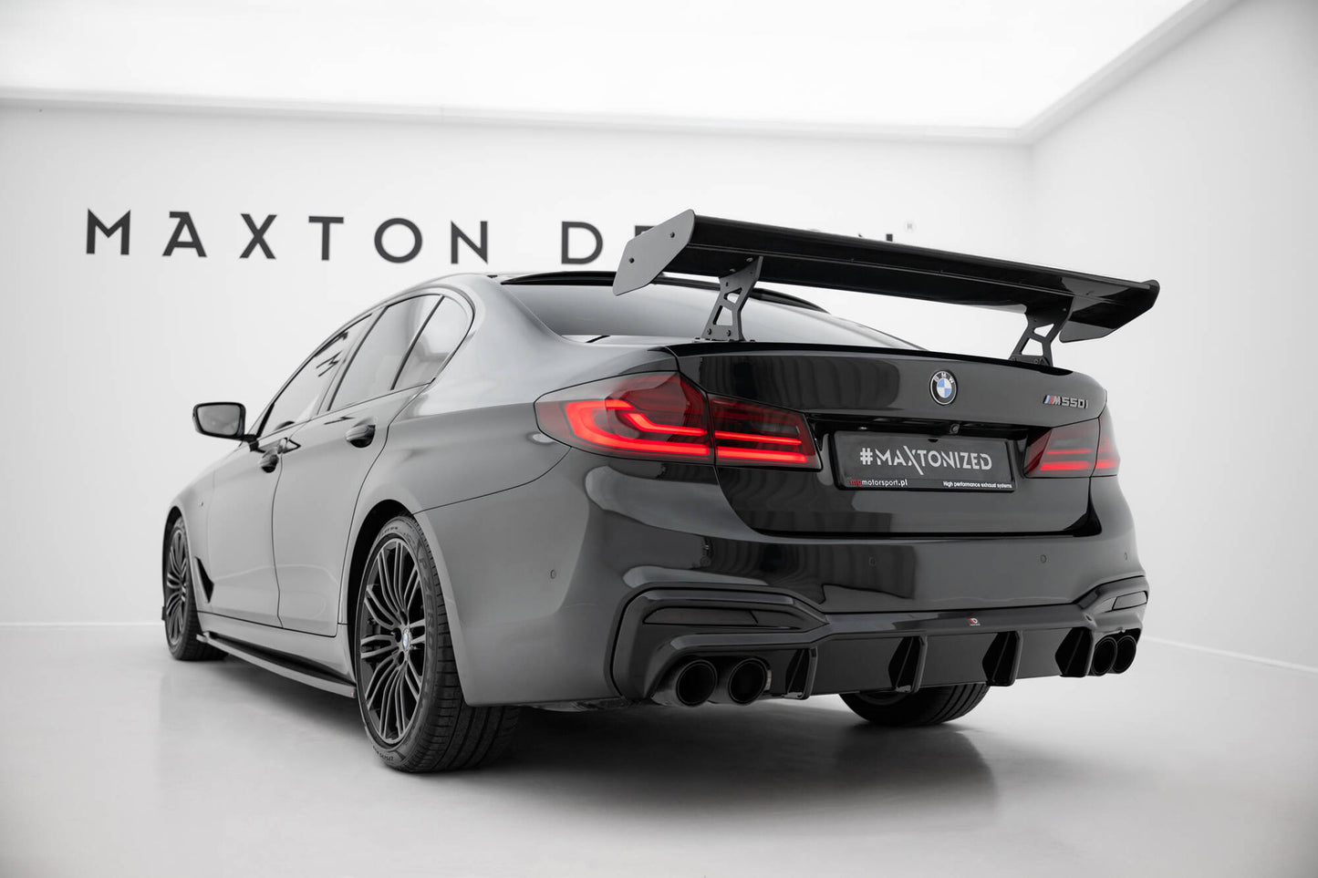 Carbon Spoiler with Internal Brackets Uprights BMW 5 / M5 since G30 / F90