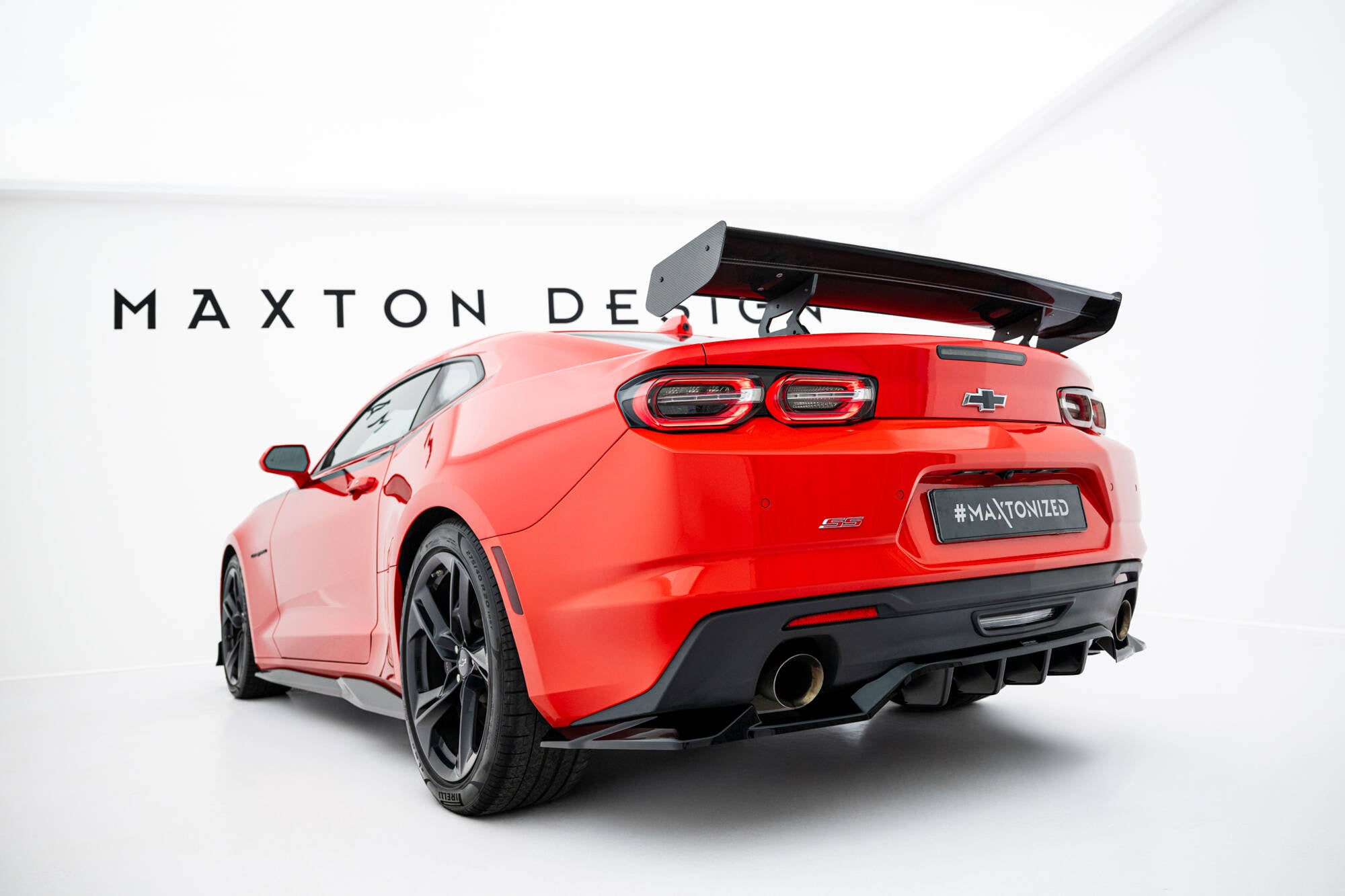 Carbon spoiler with internal brackets uprights chevrolet camaro ss mk6 facelift