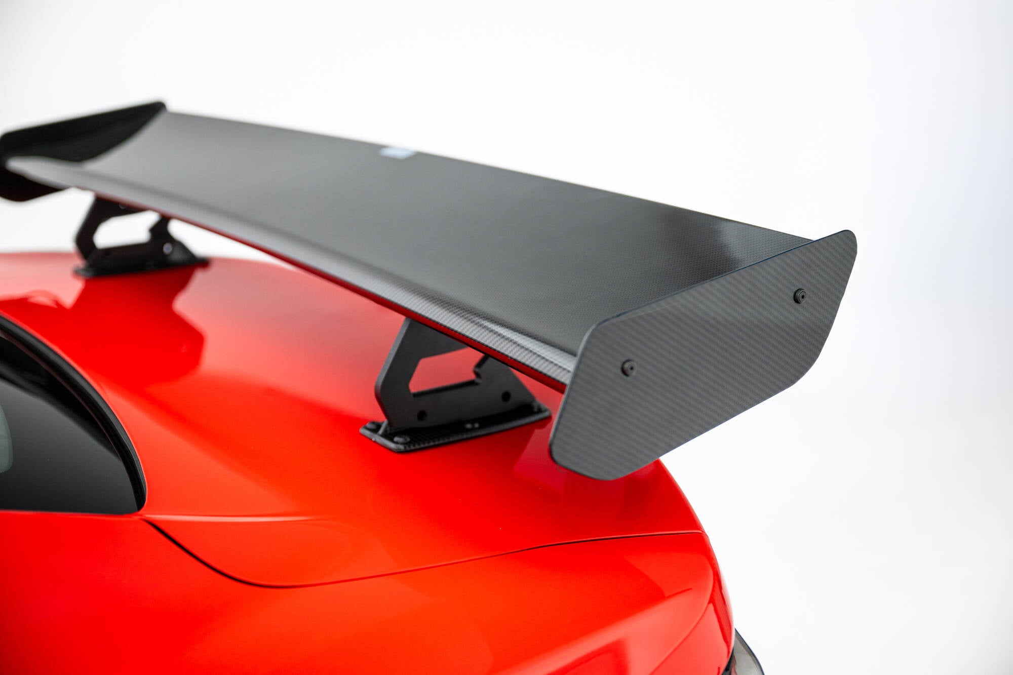 Carbon spoiler with internal brackets uprights chevrolet camaro ss mk6 facelift