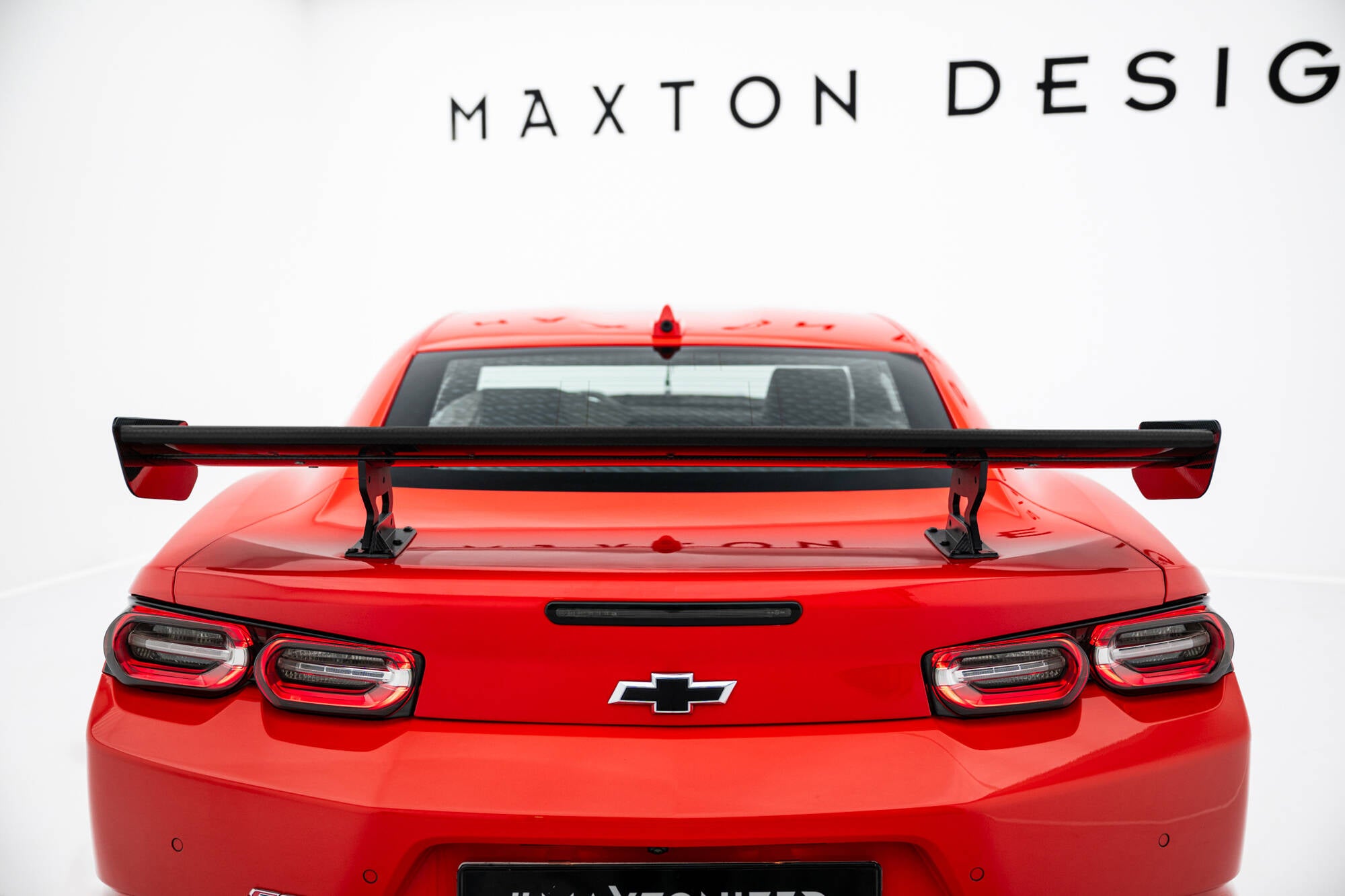 Carbon spoiler with internal brackets uprights chevrolet camaro ss mk6 facelift