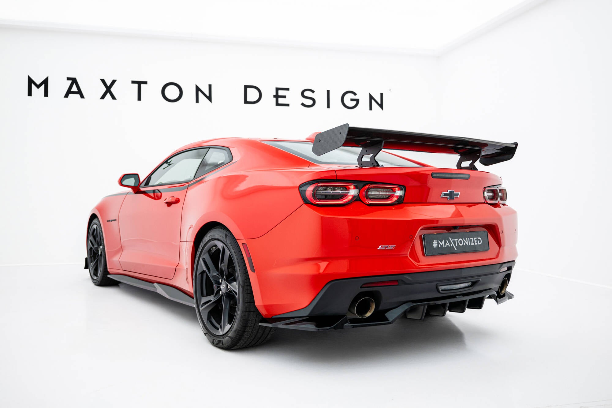 Carbon spoiler with internal brackets uprights chevrolet camaro ss mk6 facelift
