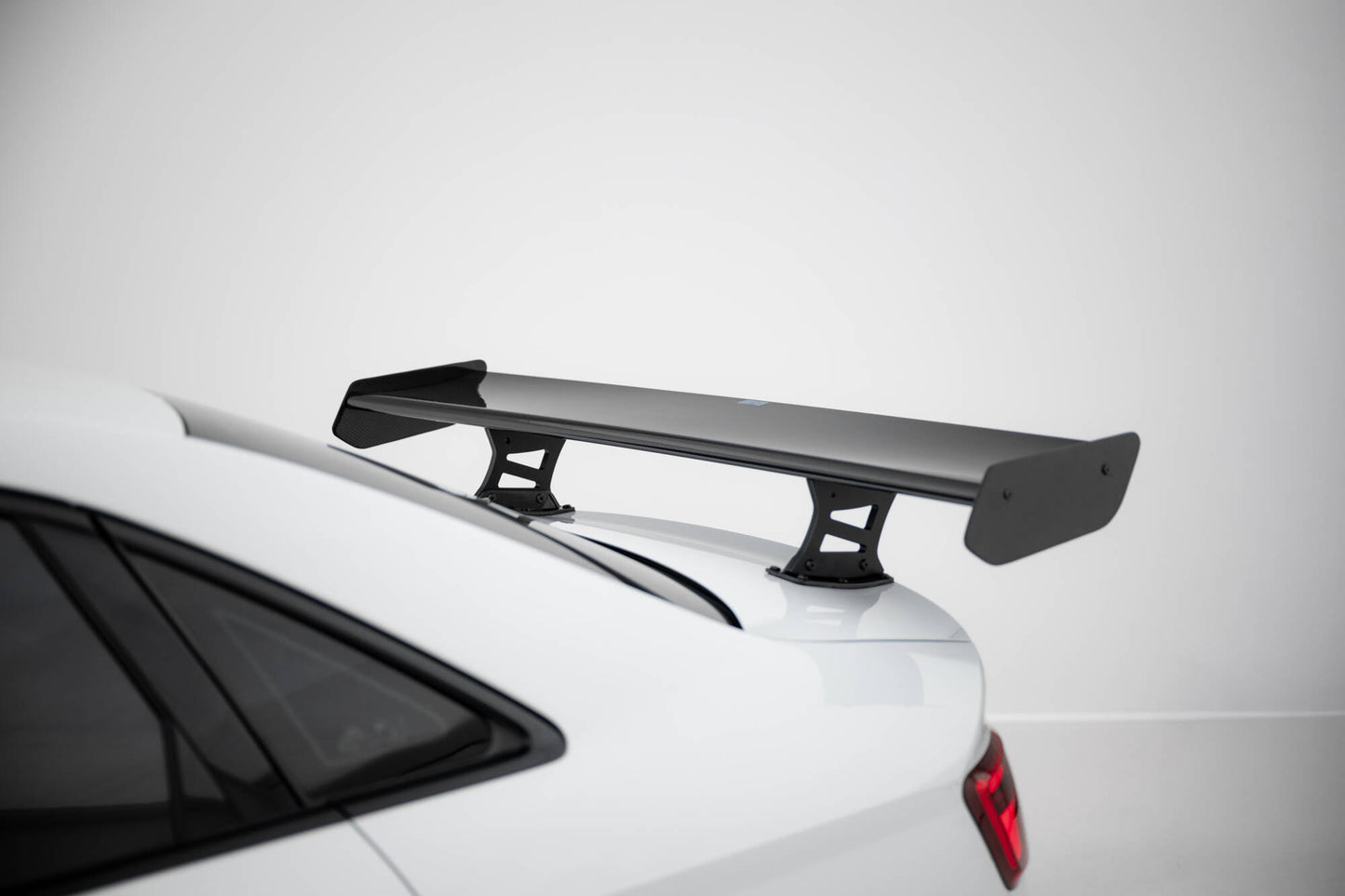Carbon spoiler with internal brackets uprights + led audi a3 / a3 s-line / s3 / rs3 sedan 8v / 8v facelift